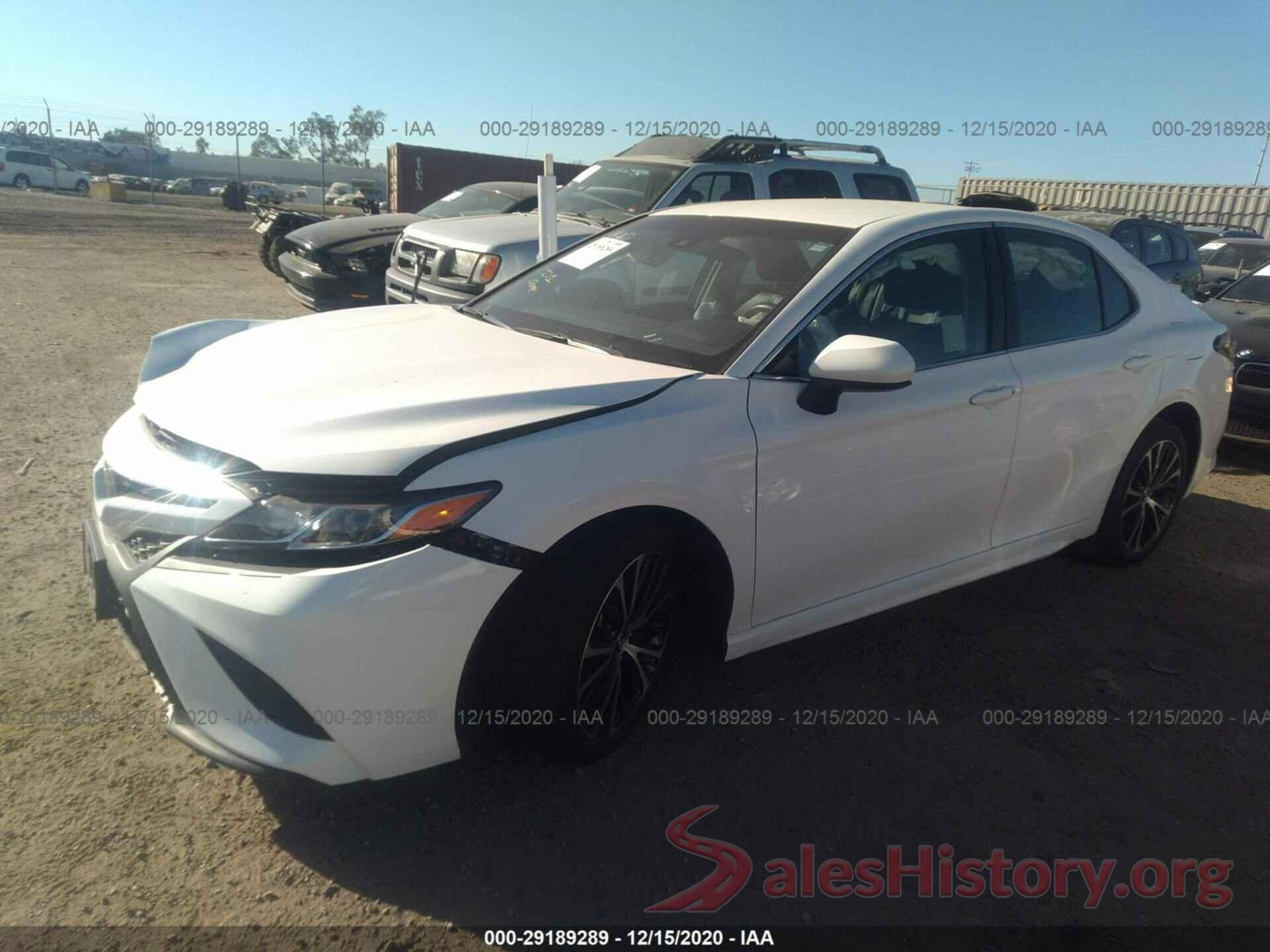 4T1B11HK2JU600185 2018 TOYOTA CAMRY