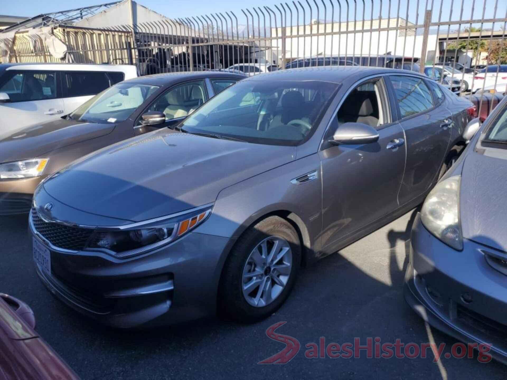 5XXGT4L38JG239640 2018 KIA OPTIMA