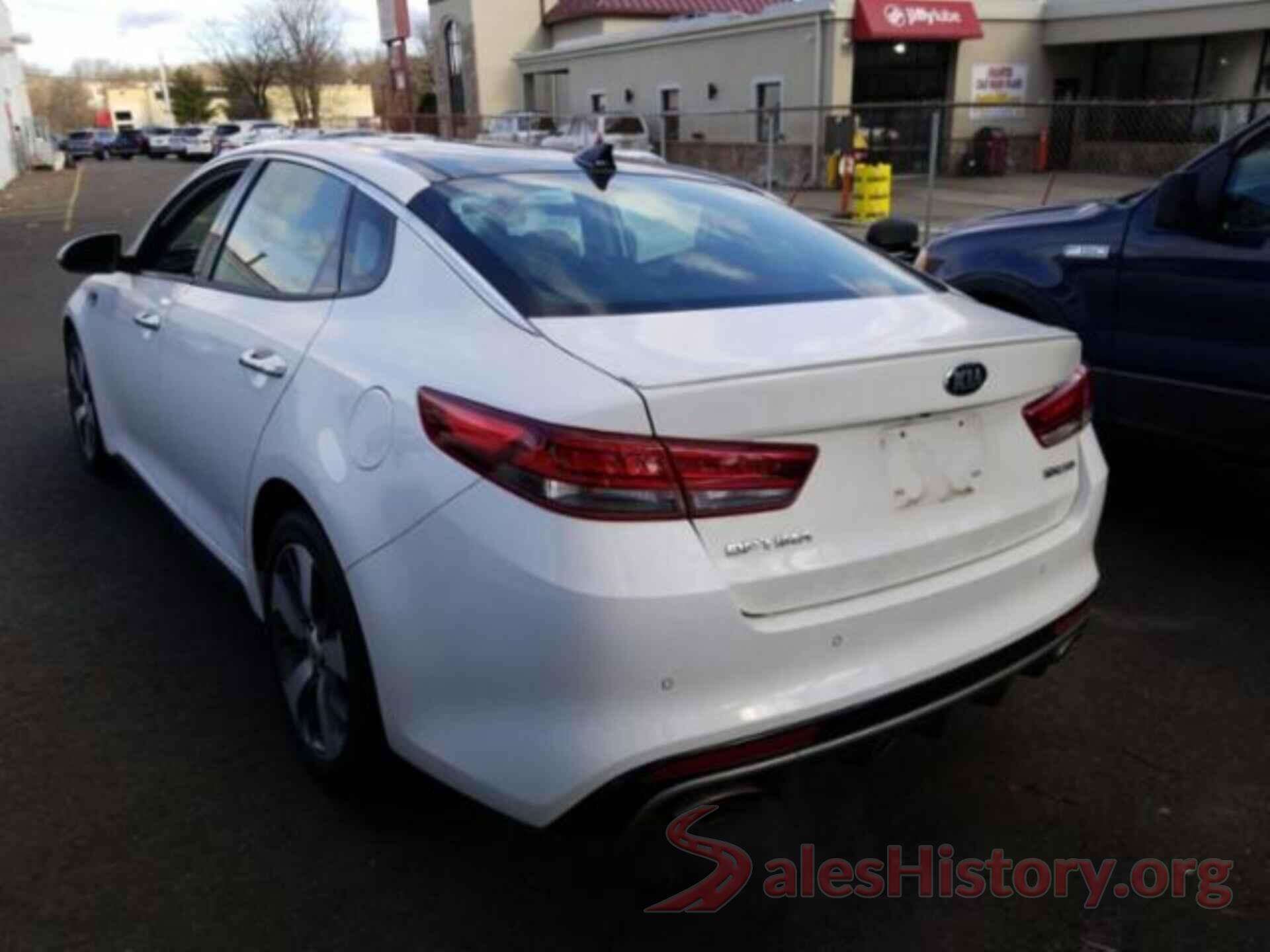 5XXGW4L27HG138677 2017 KIA OPTIMA