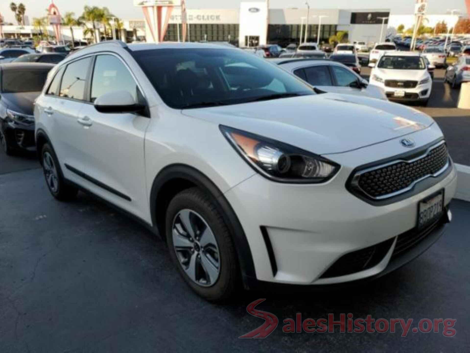 KNDCB3LC9J5147050 2018 KIA NIRO