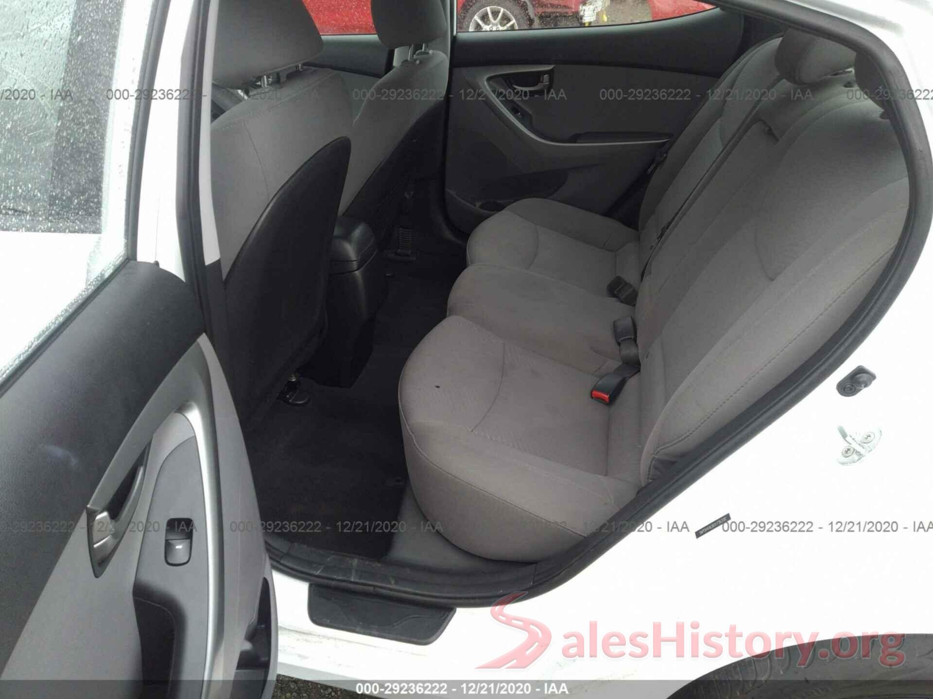 5NPDH4AE8GH736208 2016 HYUNDAI ELANTRA