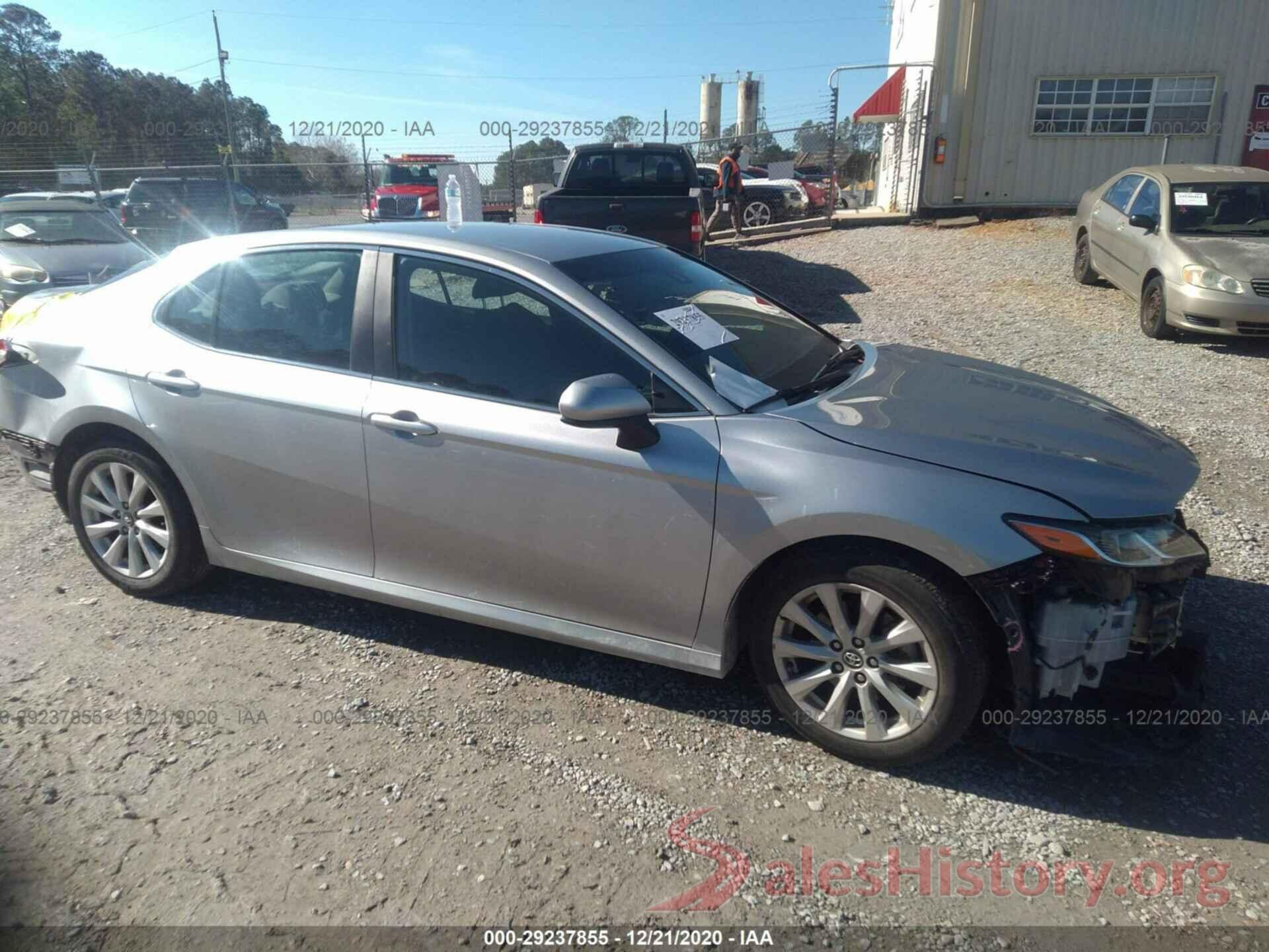 4T1B11HK1JU070940 2018 TOYOTA CAMRY