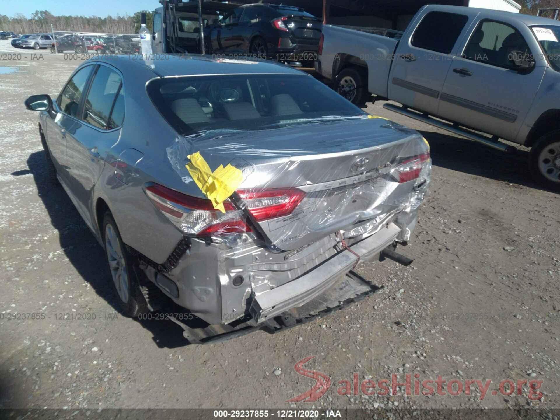 4T1B11HK1JU070940 2018 TOYOTA CAMRY