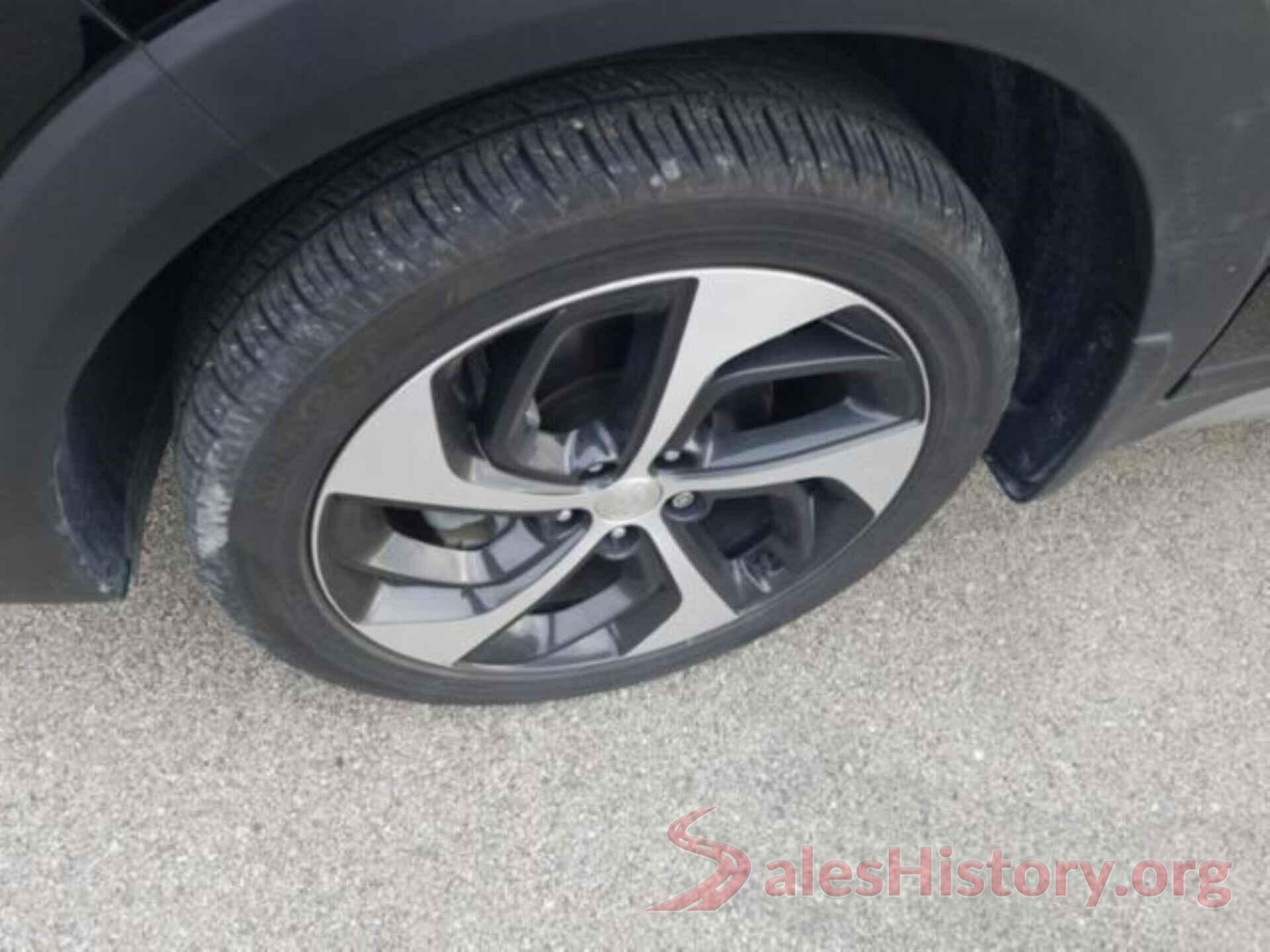 KM8J33A27JU824323 2018 HYUNDAI TUCSON