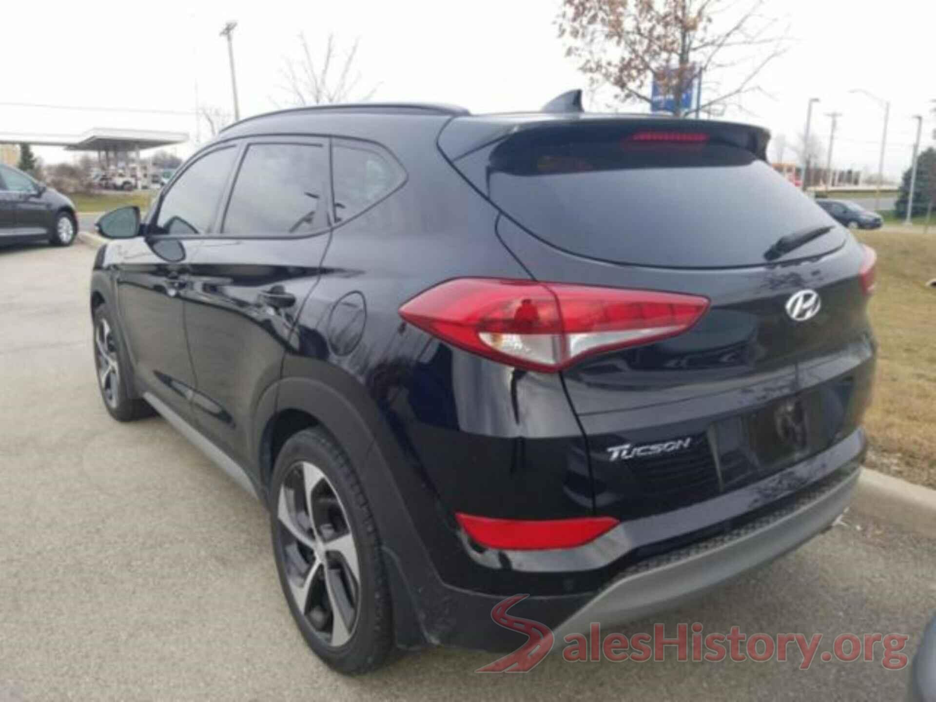 KM8J33A27JU824323 2018 HYUNDAI TUCSON