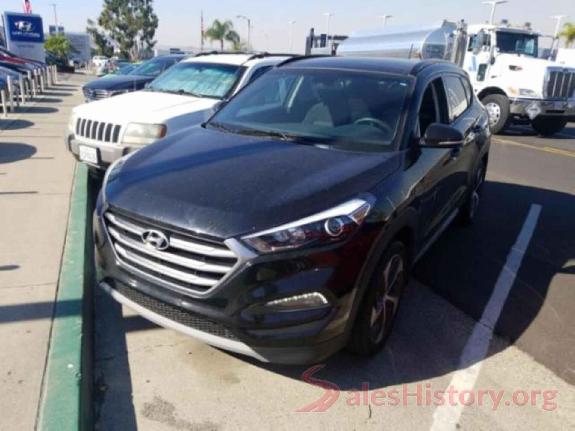 KM8J33A2XHU577910 2017 HYUNDAI TUCSON