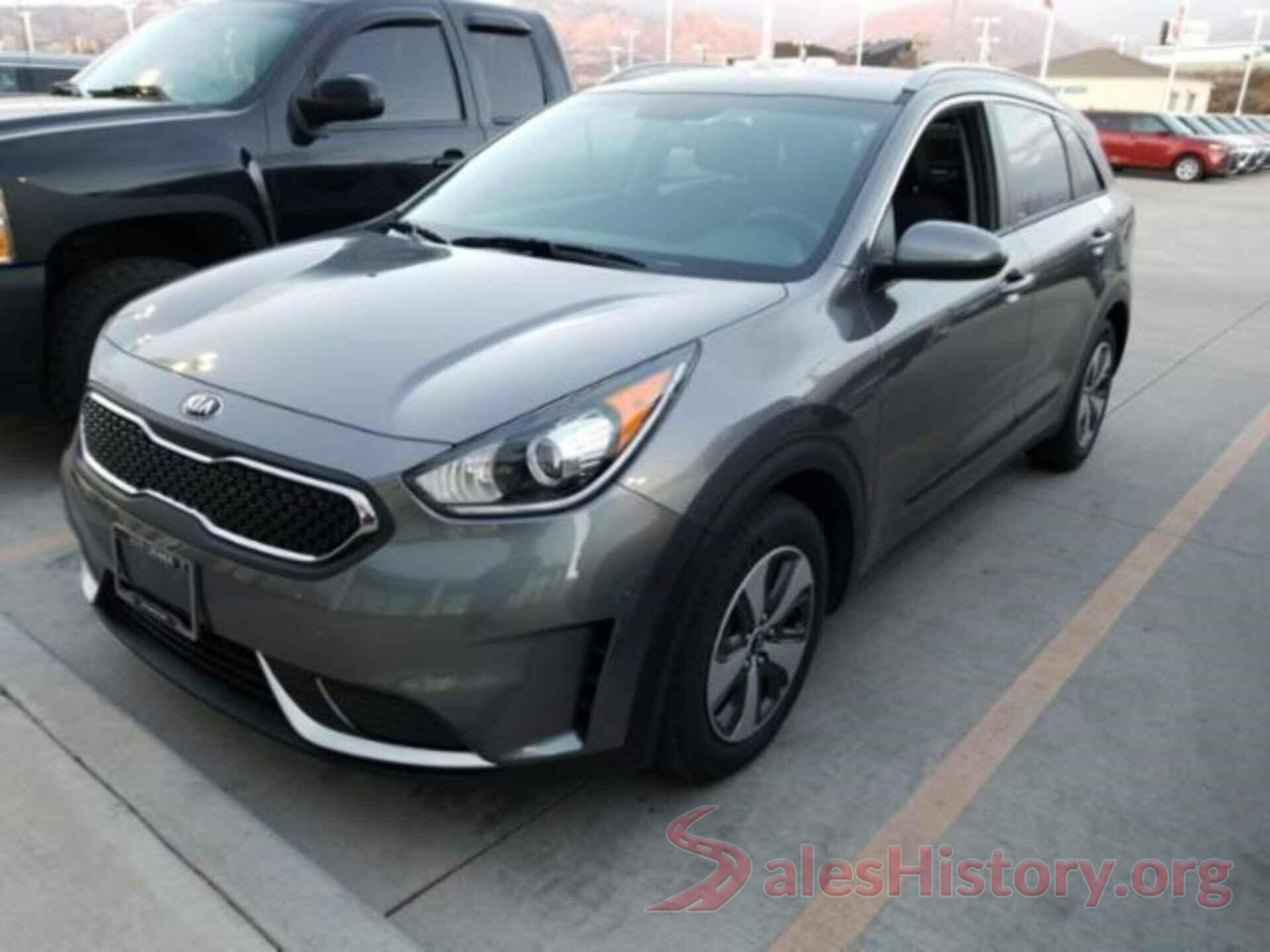 KNDCB3LC2J5127920 2018 KIA NIRO