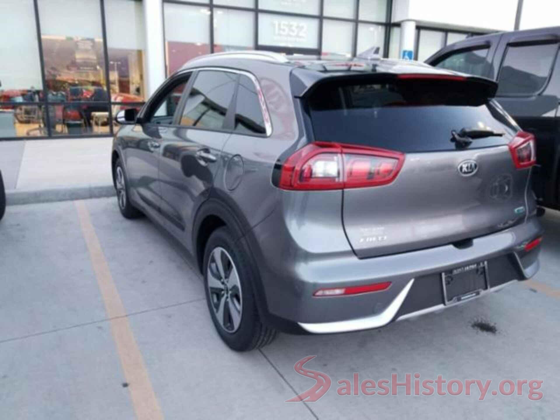 KNDCB3LC2J5127920 2018 KIA NIRO