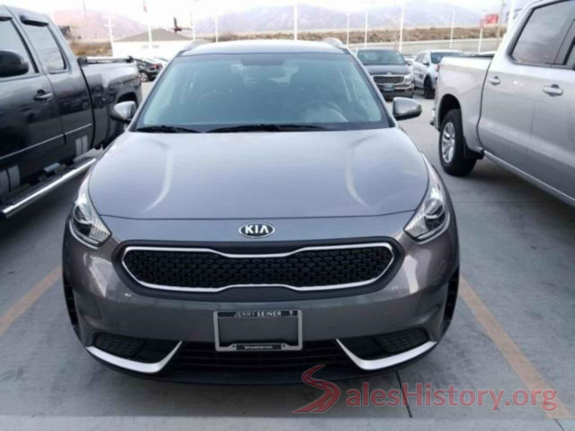 KNDCB3LC2J5127920 2018 KIA NIRO