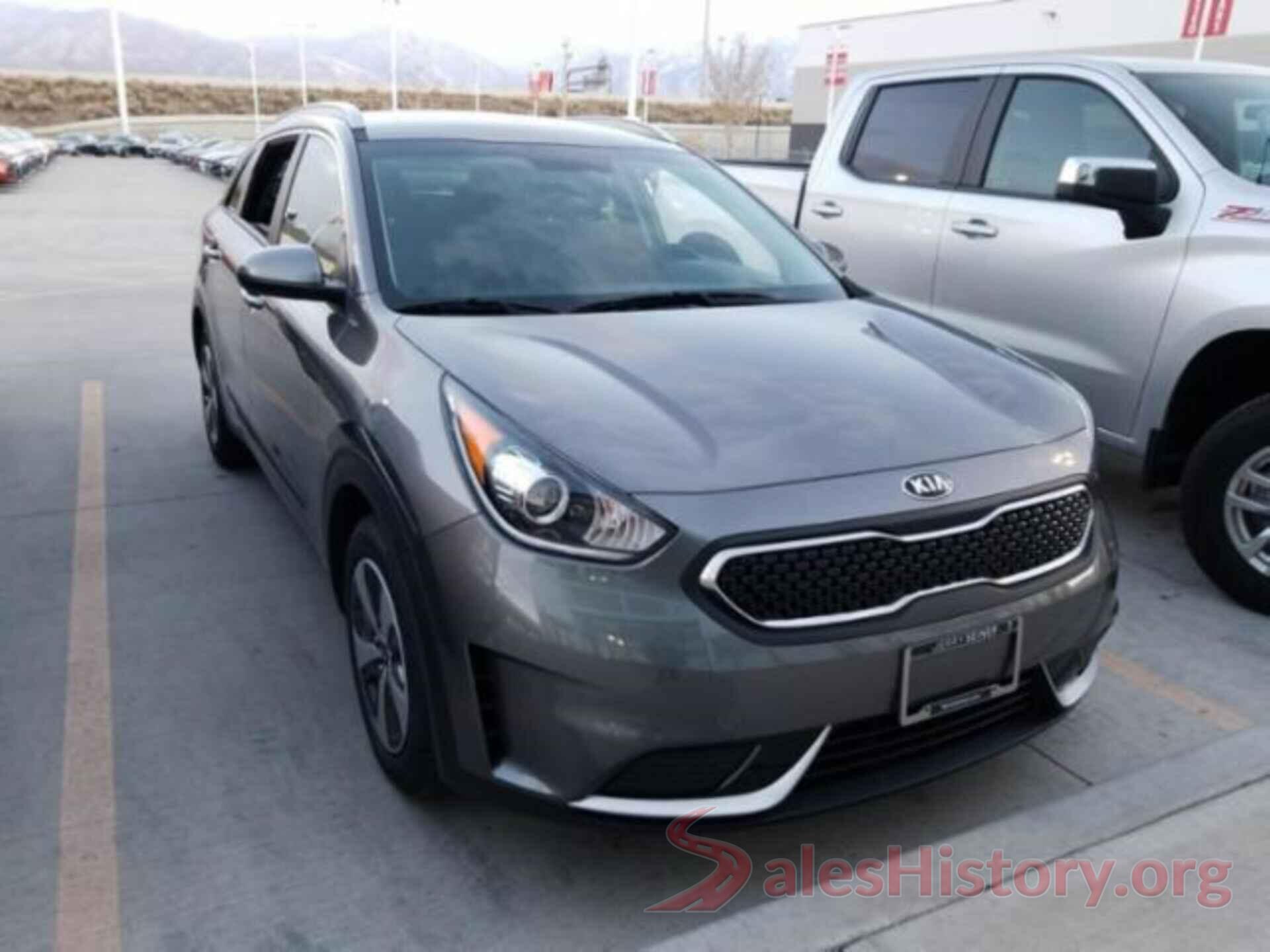 KNDCB3LC2J5127920 2018 KIA NIRO