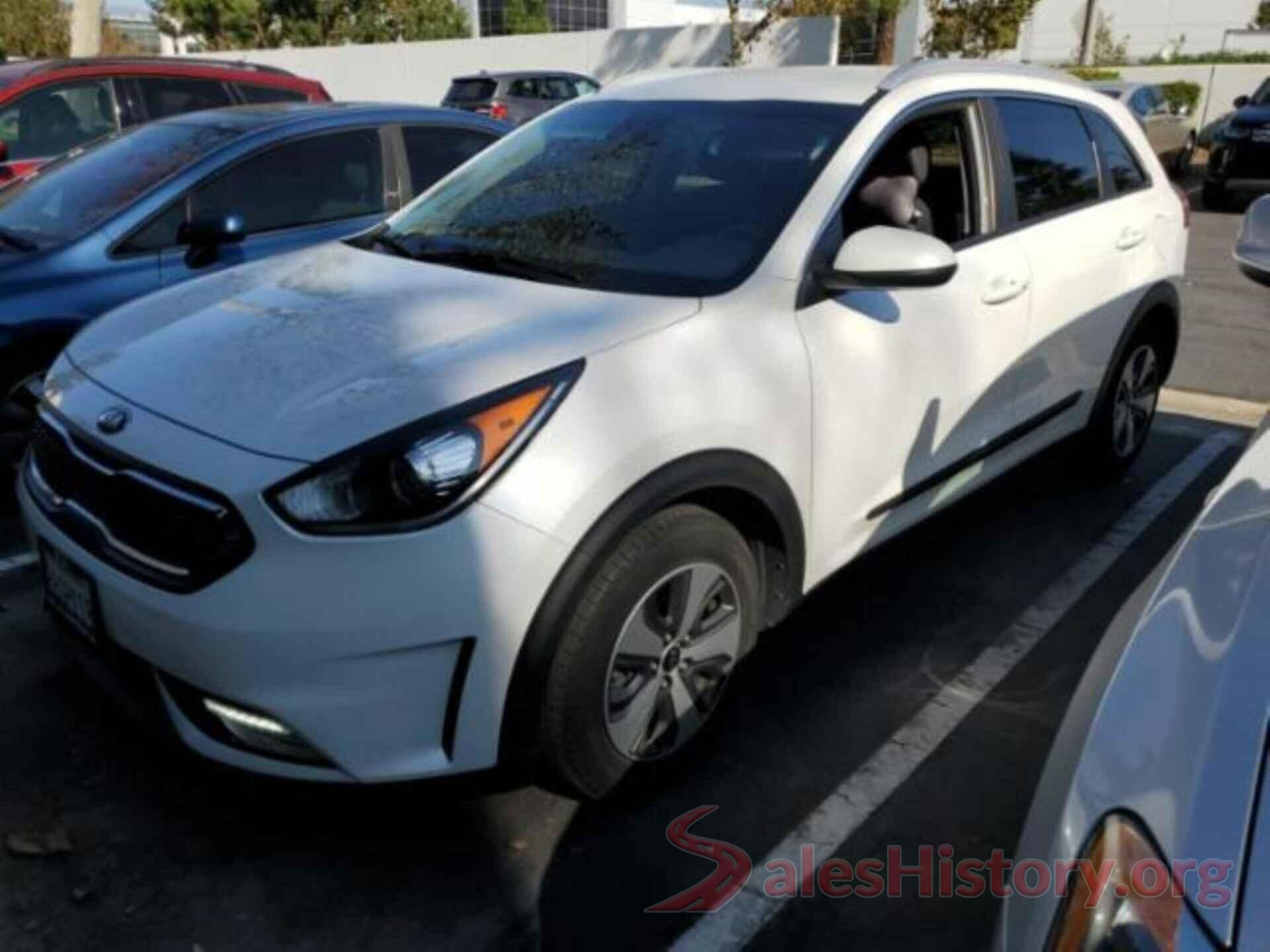 KNDCB3LC5J5140337 2018 KIA NIRO