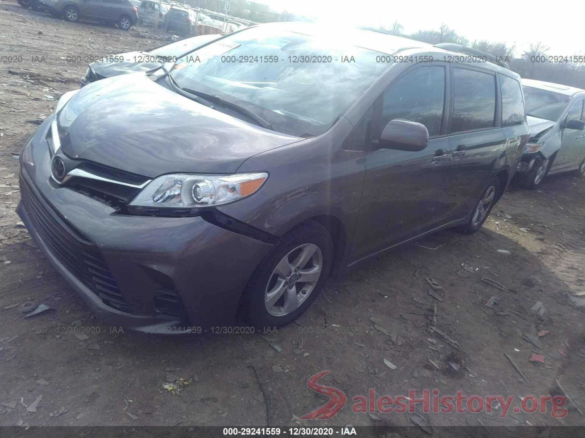 5TDKZ3DC9JS946472 2018 TOYOTA SIENNA