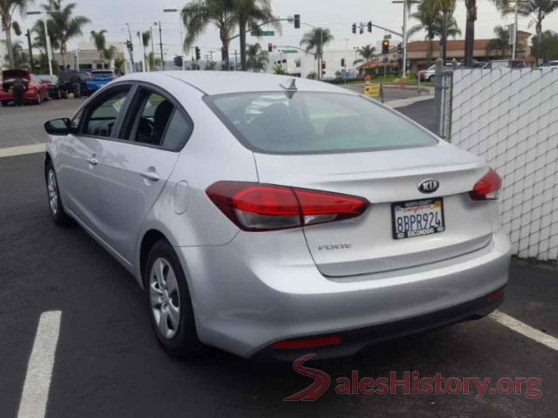 3KPFK4A74JE181667 2018 KIA FORTE