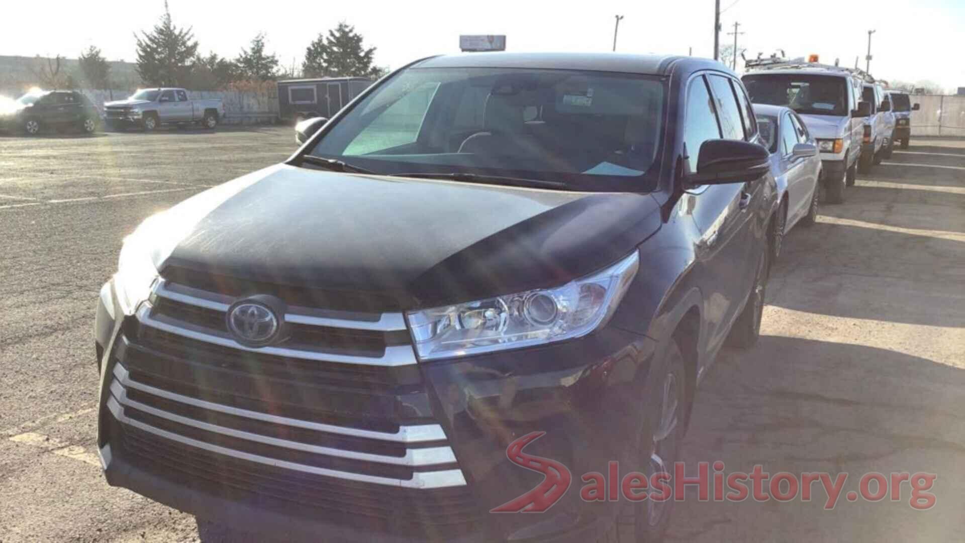 5TDBGRFH8JS039293 2018 TOYOTA HIGHLANDER