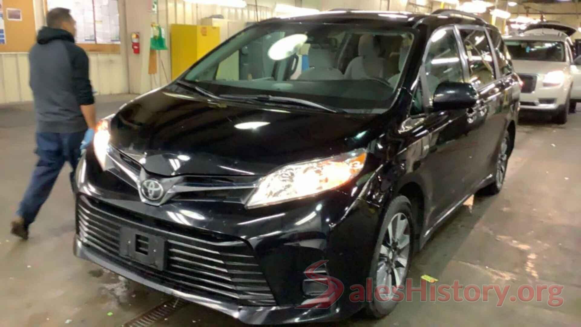 5TDJZ3DC6KS223627 2019 TOYOTA SIENNA