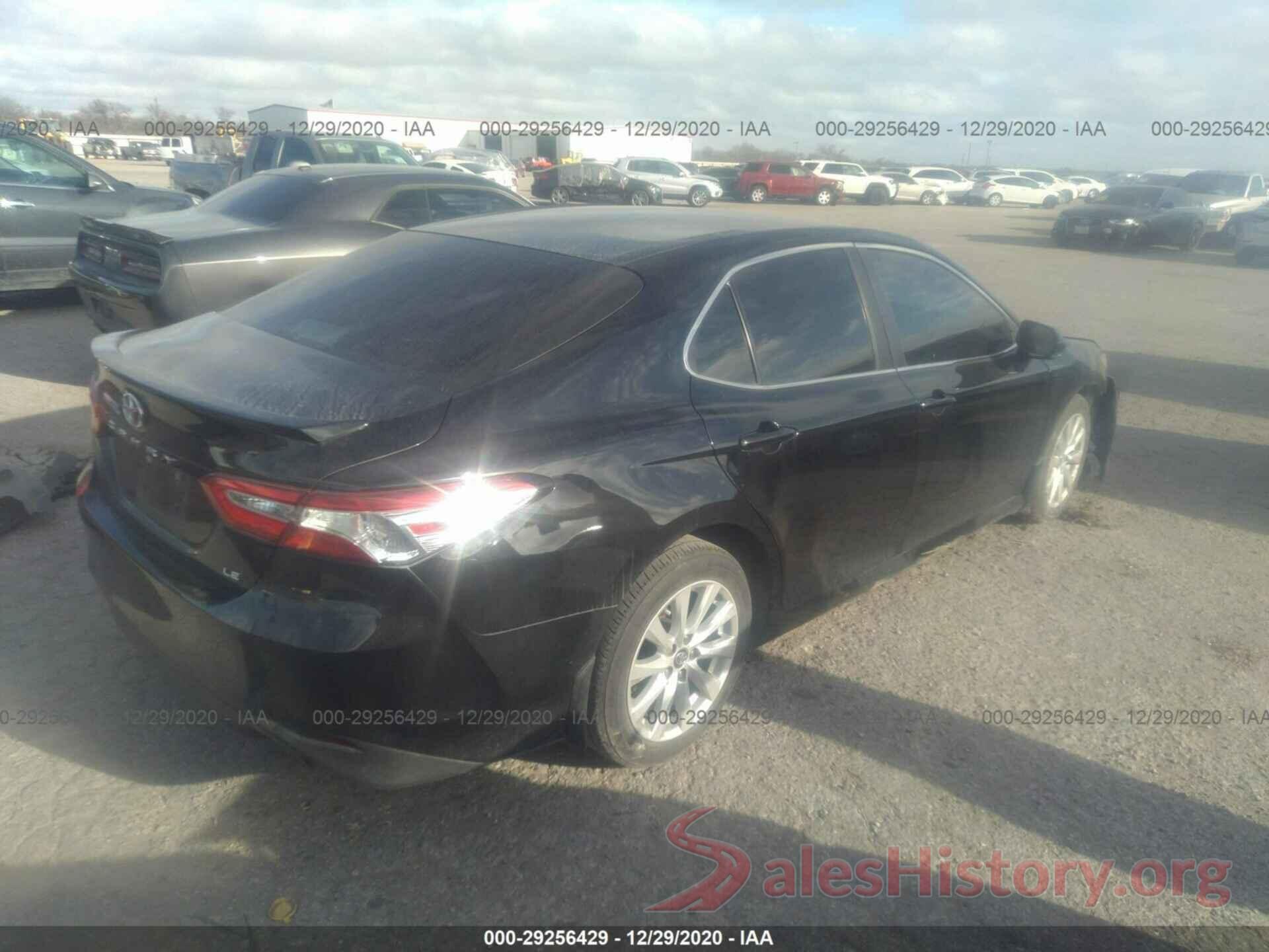 4T1B11HK2JU573229 2018 TOYOTA CAMRY