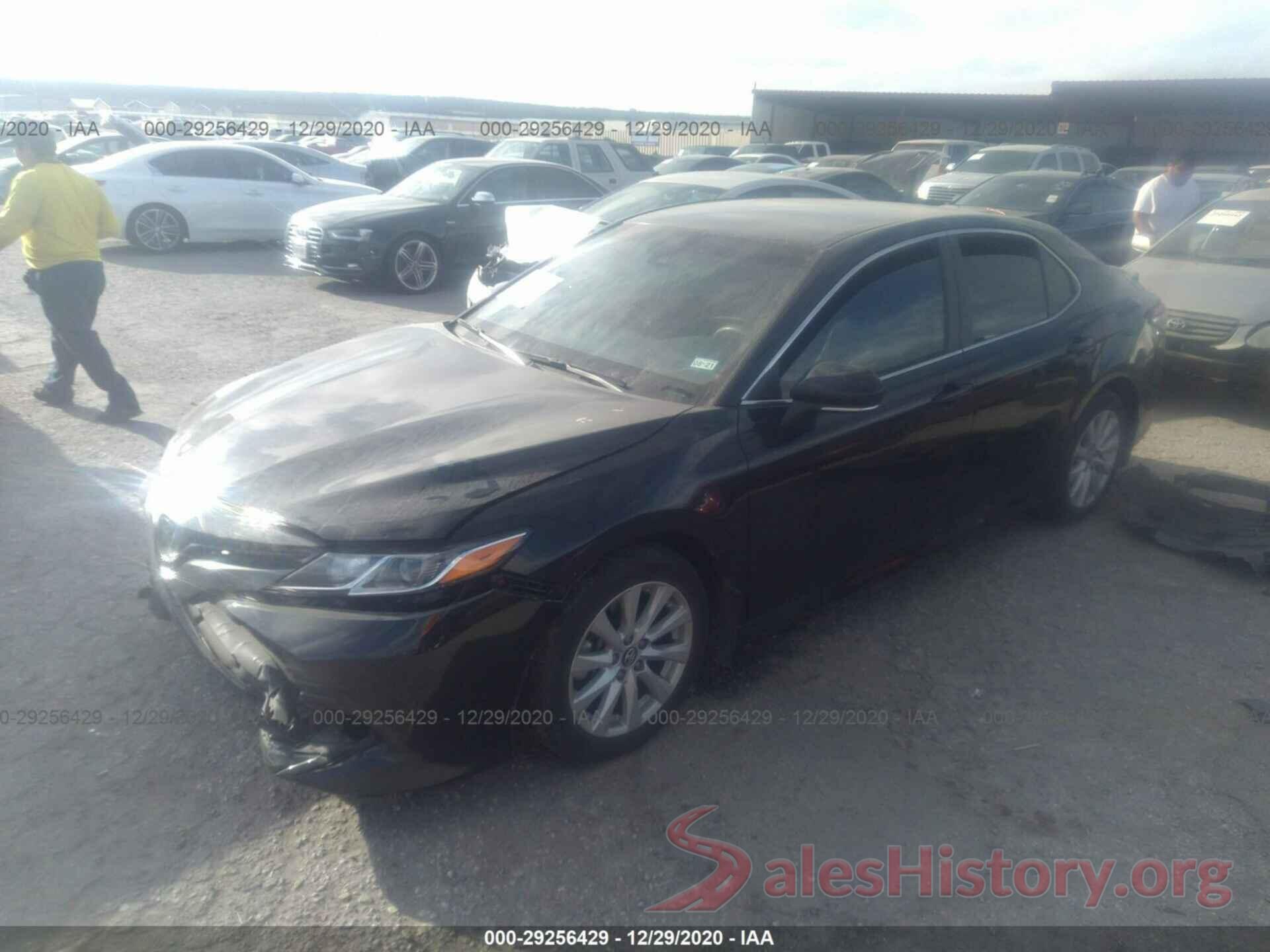 4T1B11HK2JU573229 2018 TOYOTA CAMRY