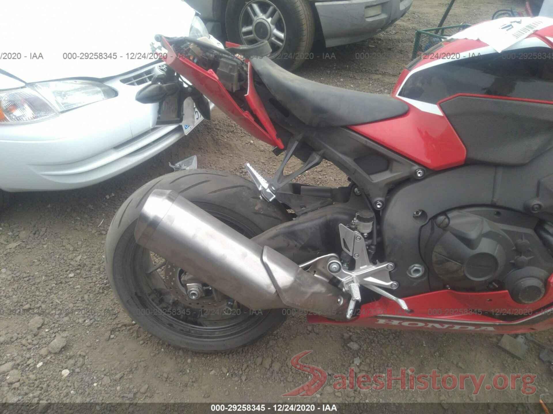 JH2SC7717JK100343 2018 HONDA CBR1000