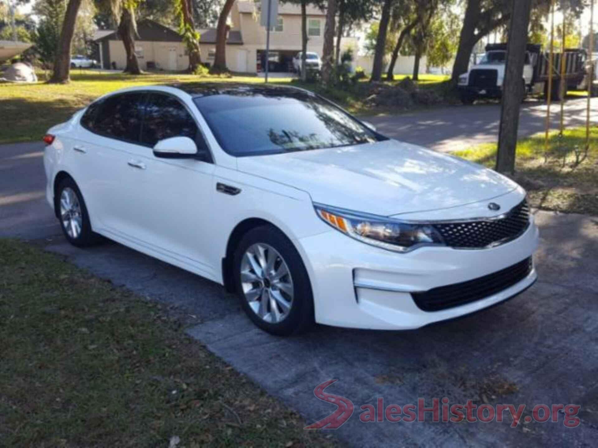 5XXGU4L33JG195043 2018 KIA OPTIMA