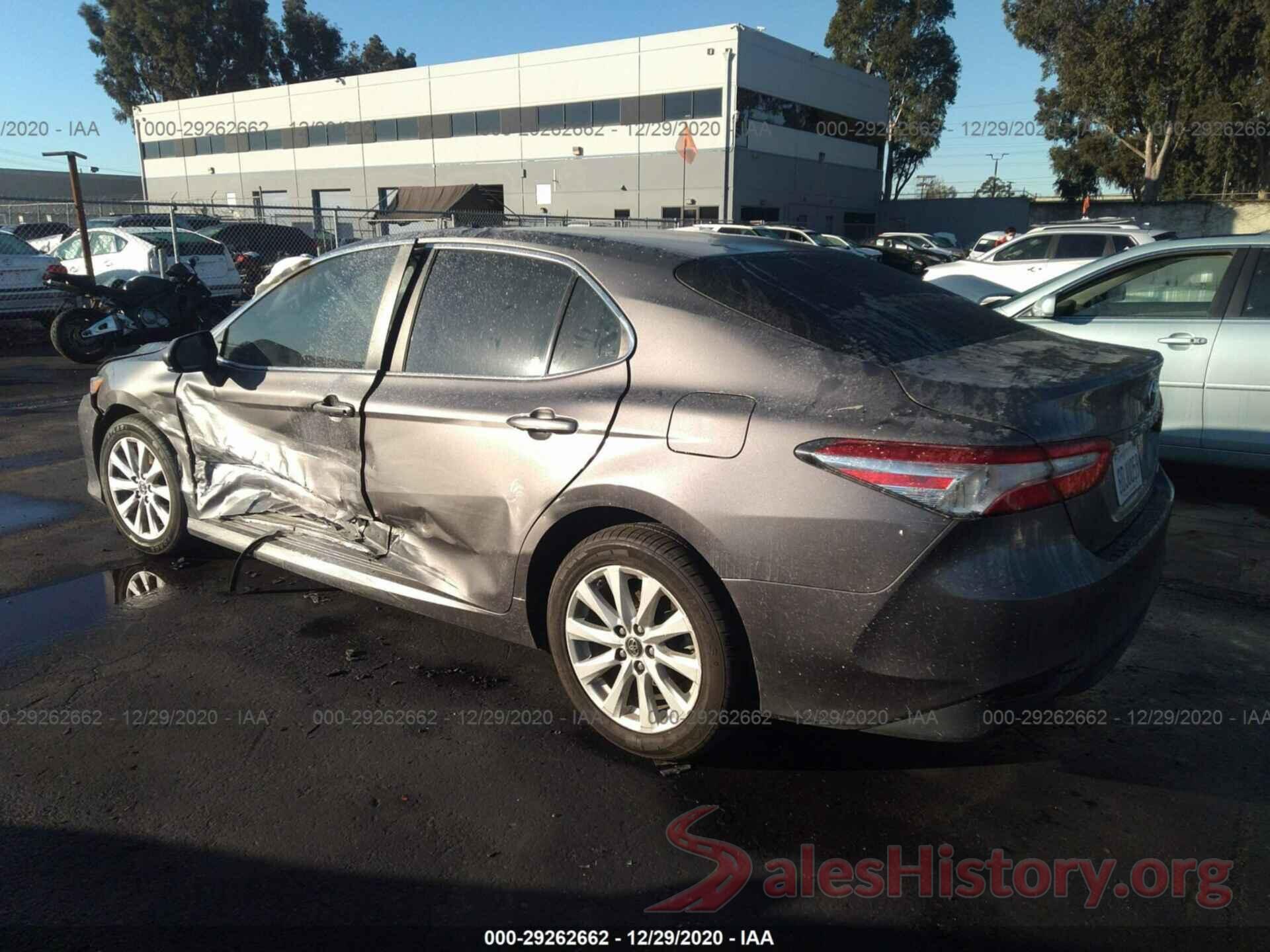 4T1B11HK2JU091571 2018 TOYOTA CAMRY