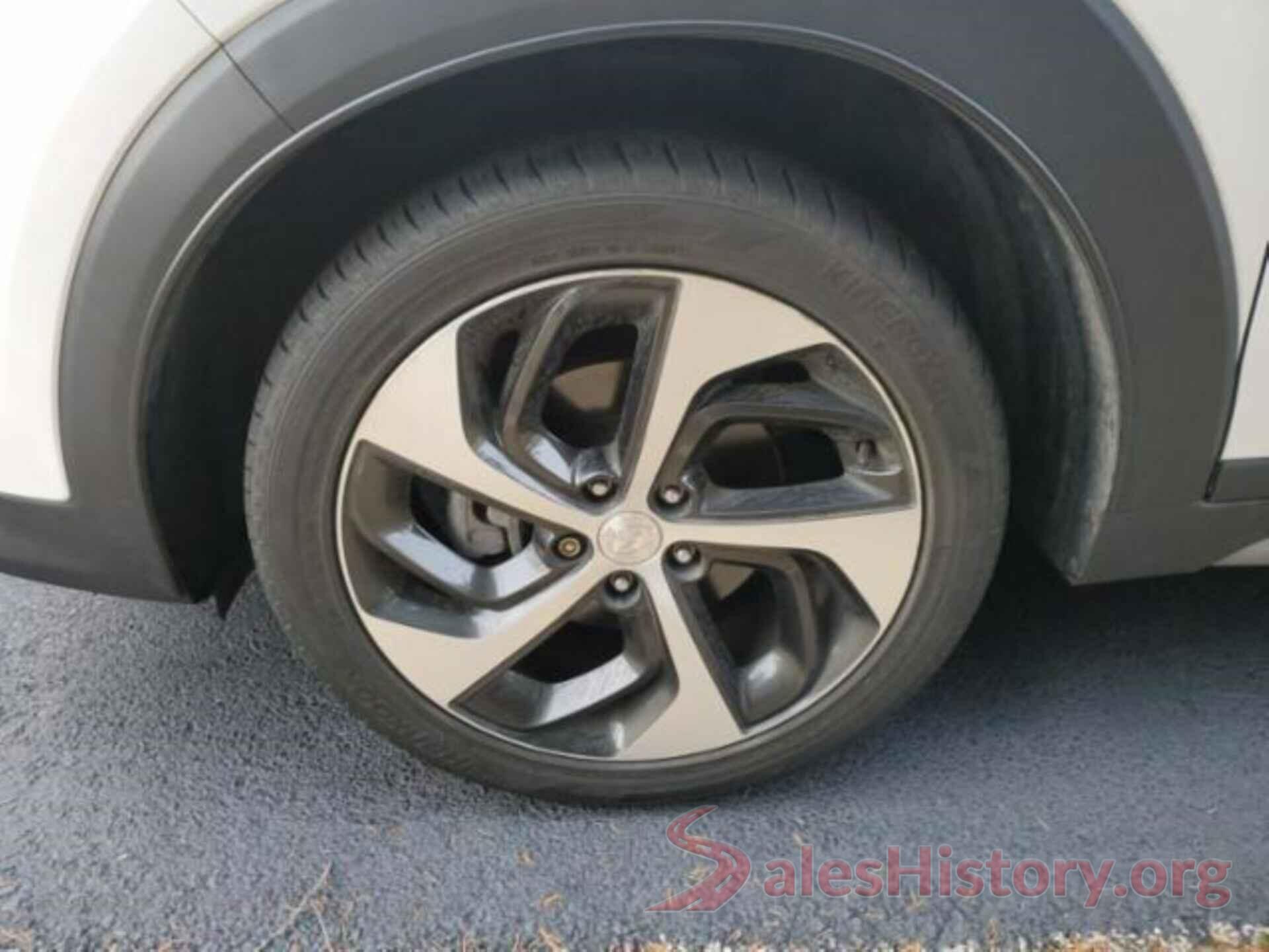 KM8J3CA2XHU572447 2017 HYUNDAI TUCSON