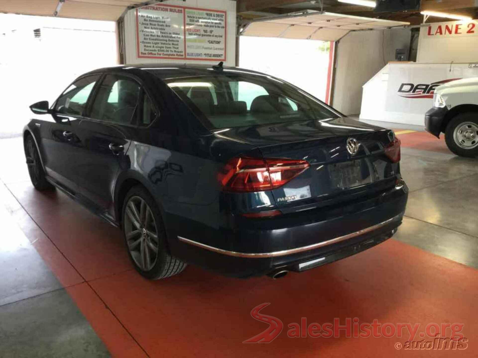 1VWAA7A38JC024062 2018 VOLKSWAGEN PASSAT