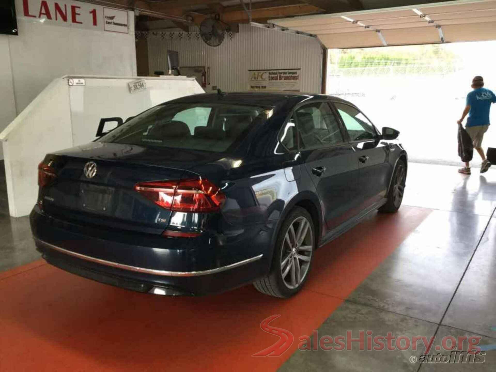 1VWAA7A38JC024062 2018 VOLKSWAGEN PASSAT