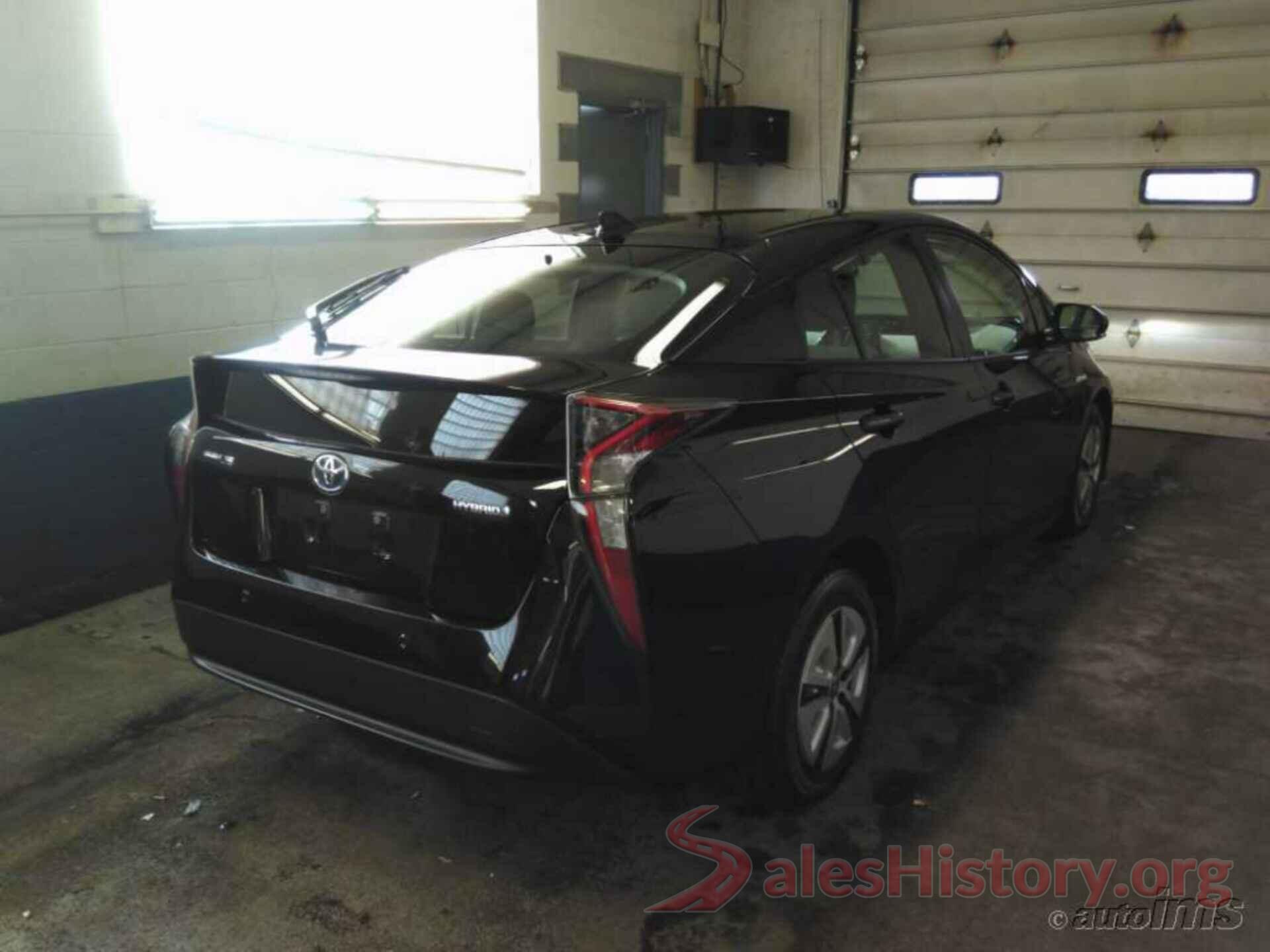 JTDKARFU5J3063275 2018 TOYOTA PRIUS