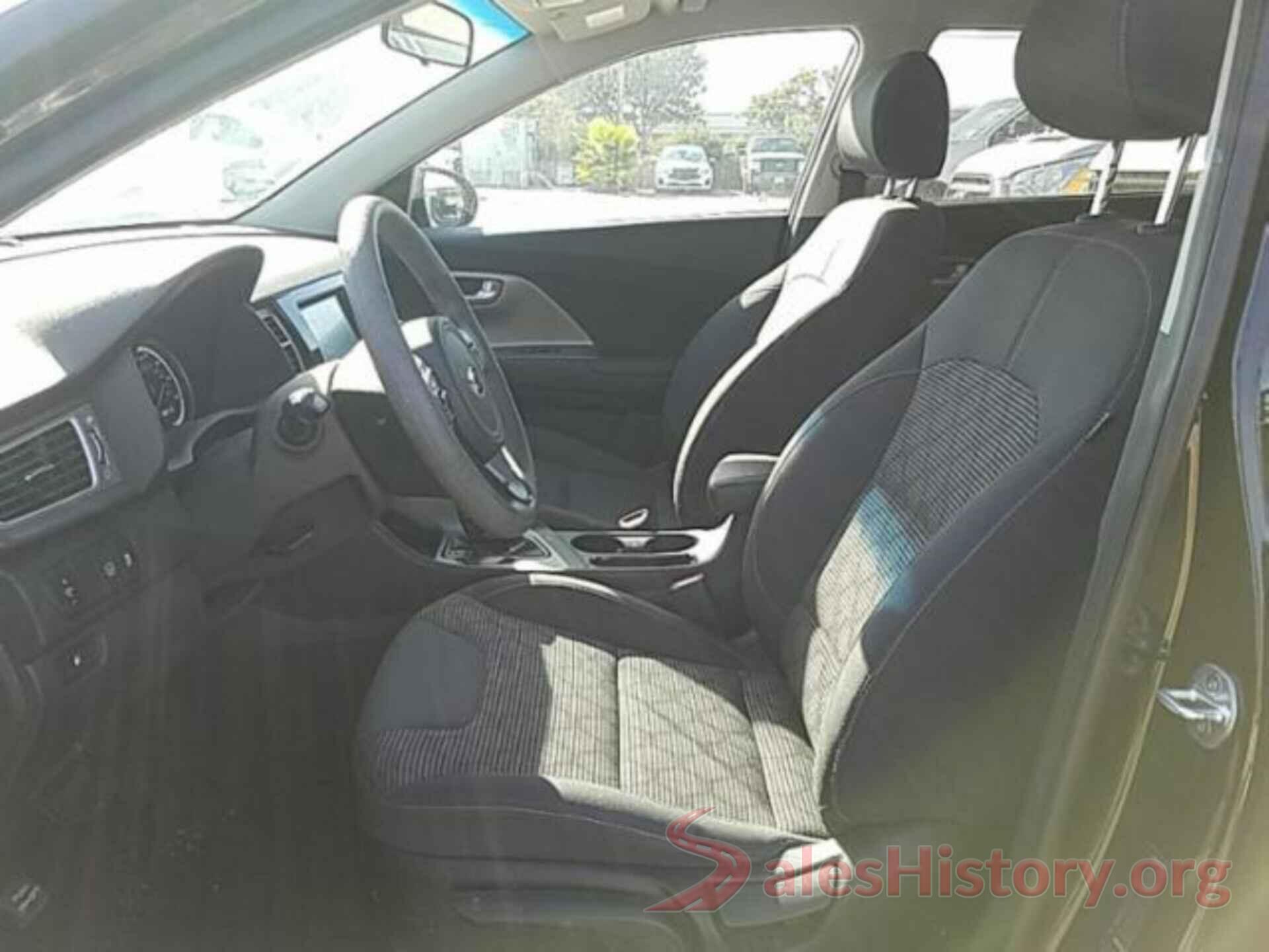 KNDCB3LC2K5240347 2019 KIA NIRO