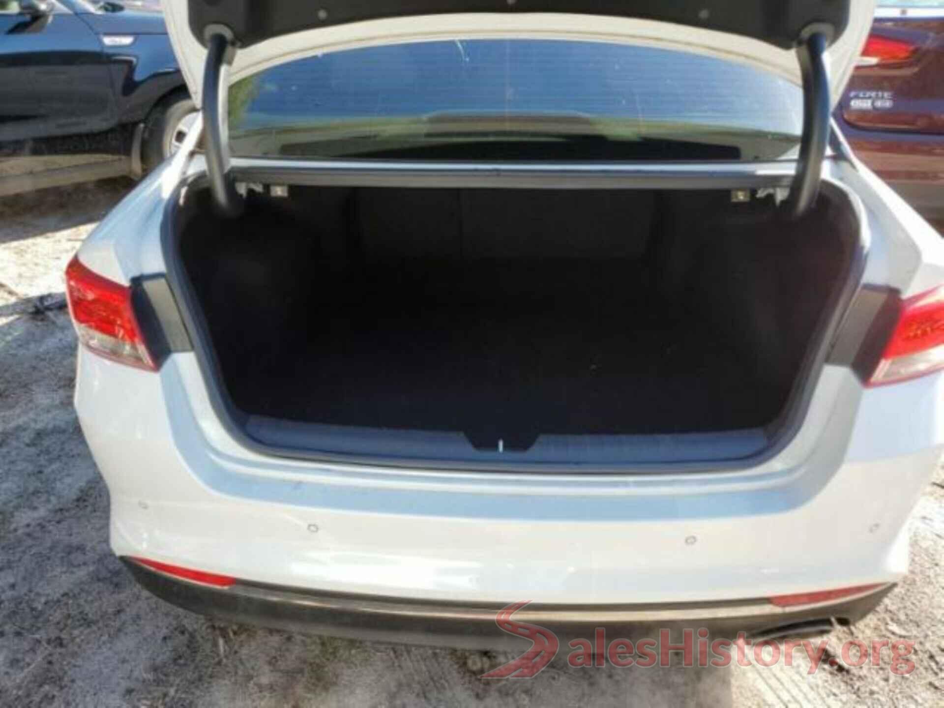 5XXGU4L38JG203332 2018 KIA OPTIMA