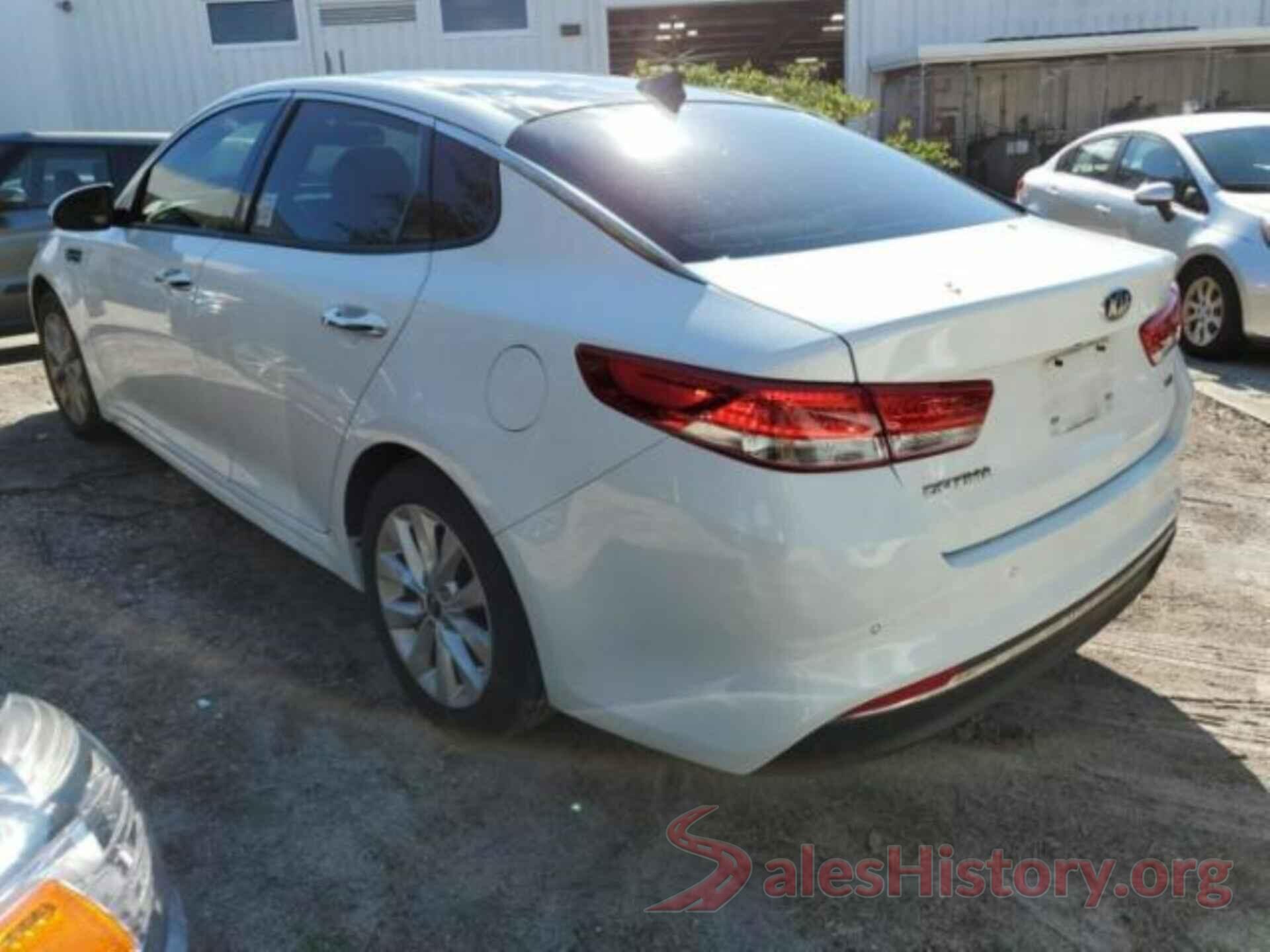 5XXGU4L38JG203332 2018 KIA OPTIMA