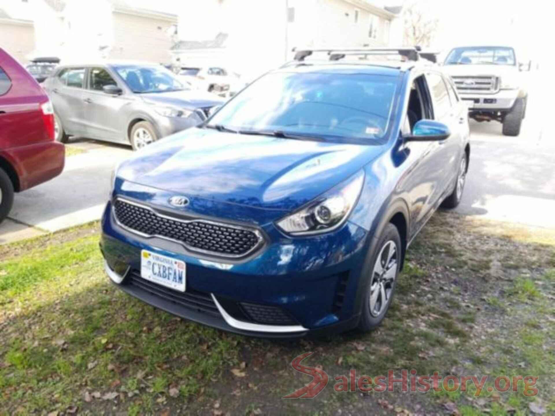 KNDCB3LC8J5125105 2018 KIA NIRO