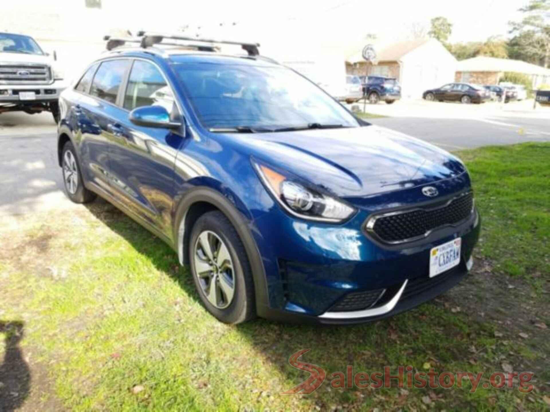 KNDCB3LC8J5125105 2018 KIA NIRO