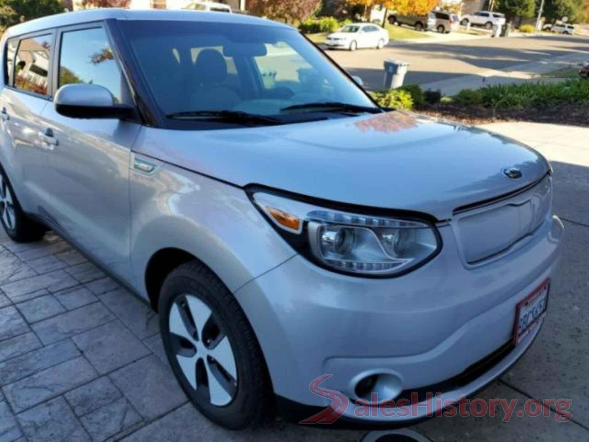 KNDJP3AE6H7022082 2017 KIA SOUL EV