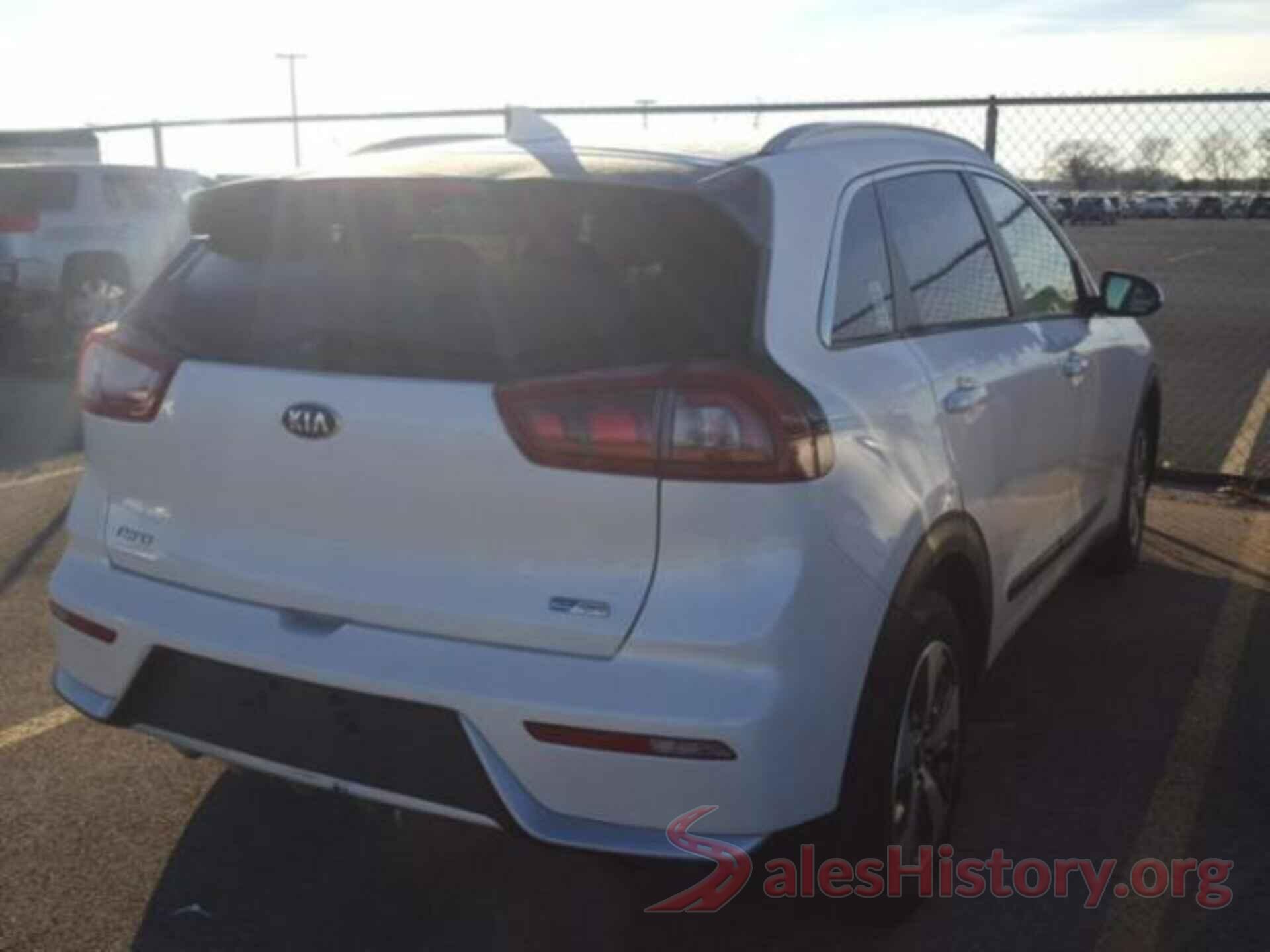 KNDCC3LC4J5123106 2018 KIA NIRO