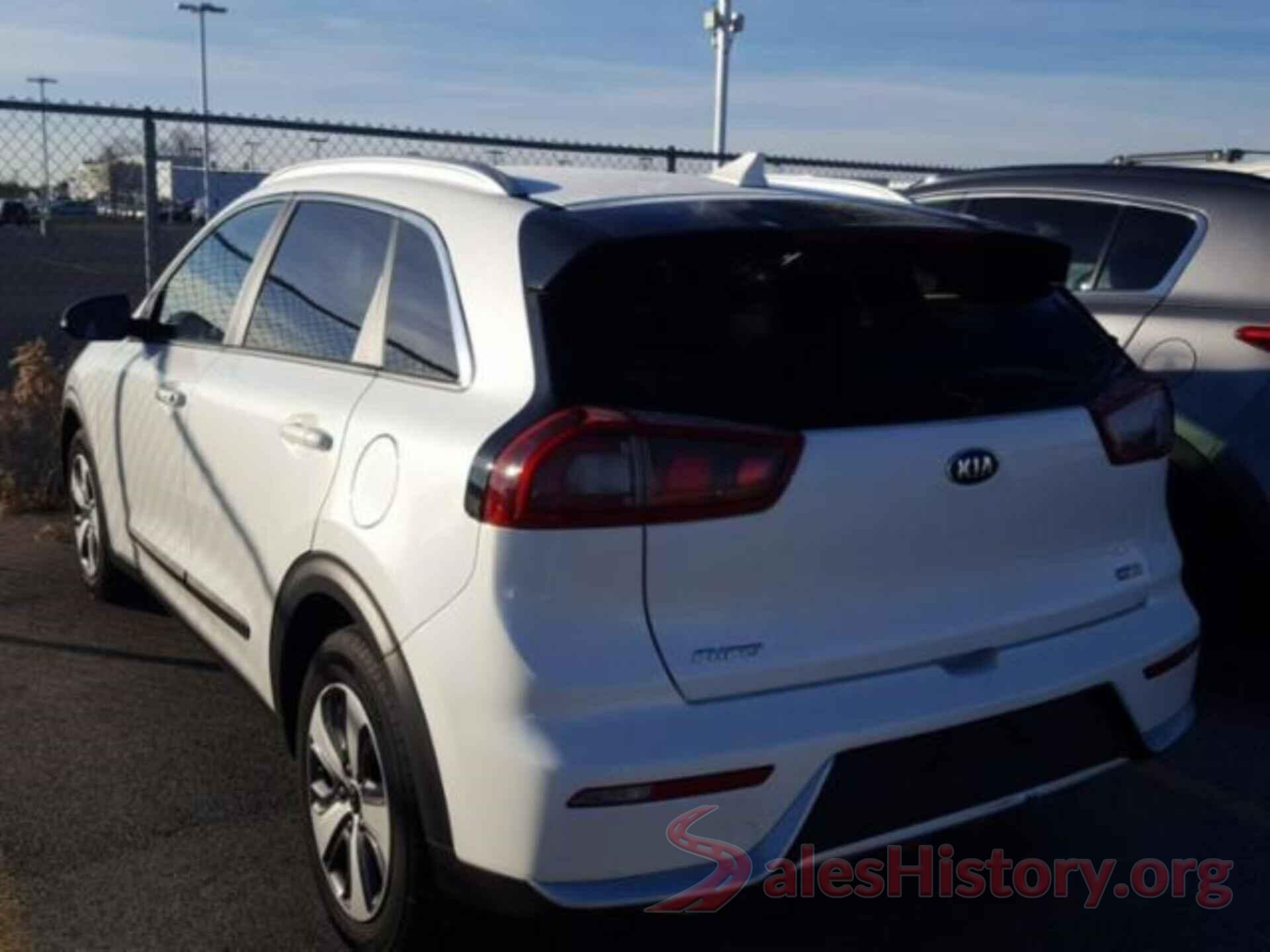 KNDCC3LC4J5123106 2018 KIA NIRO