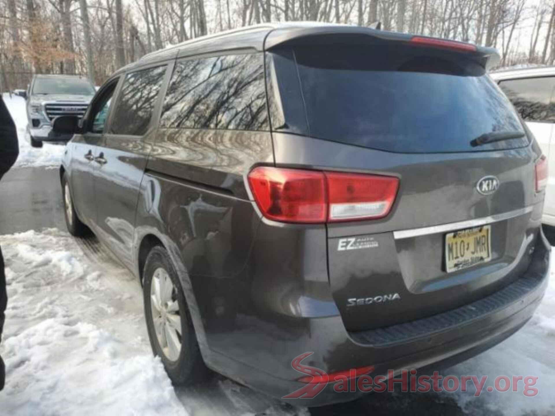 KNDMB5C17H6329896 2017 KIA SEDONA