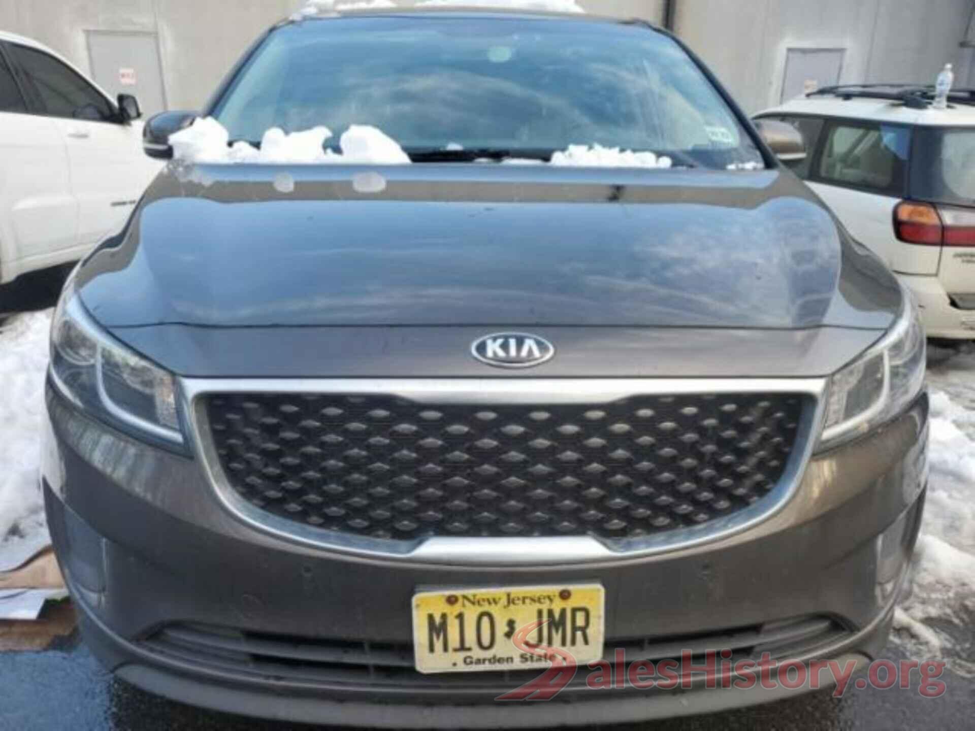 KNDMB5C17H6329896 2017 KIA SEDONA