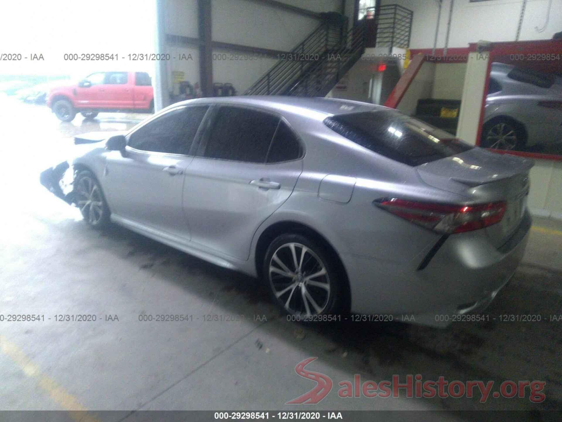 4T1B11HKXJU601228 2018 TOYOTA CAMRY