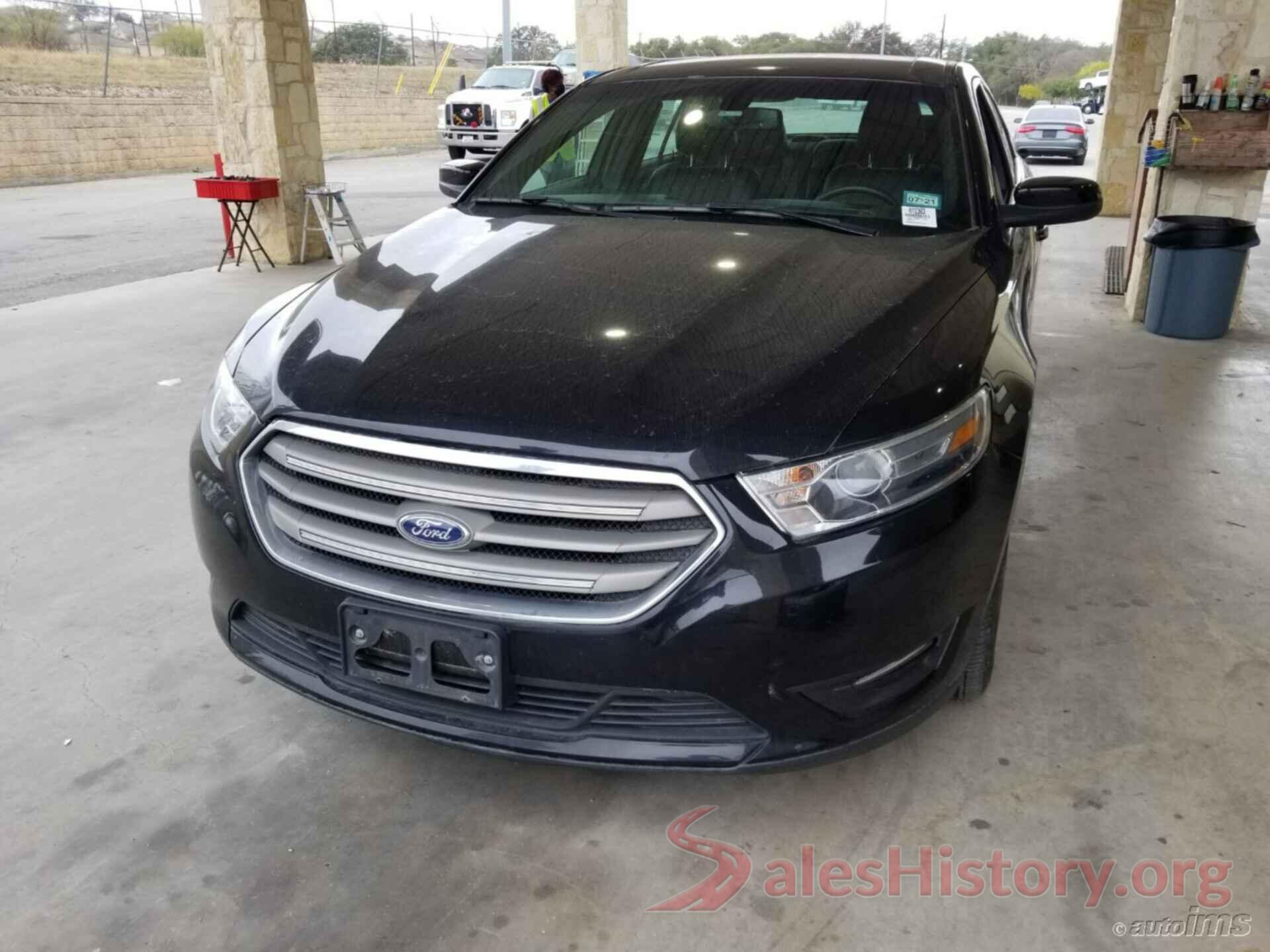 1FAHP2E8XJG131573 2018 FORD TAURUS