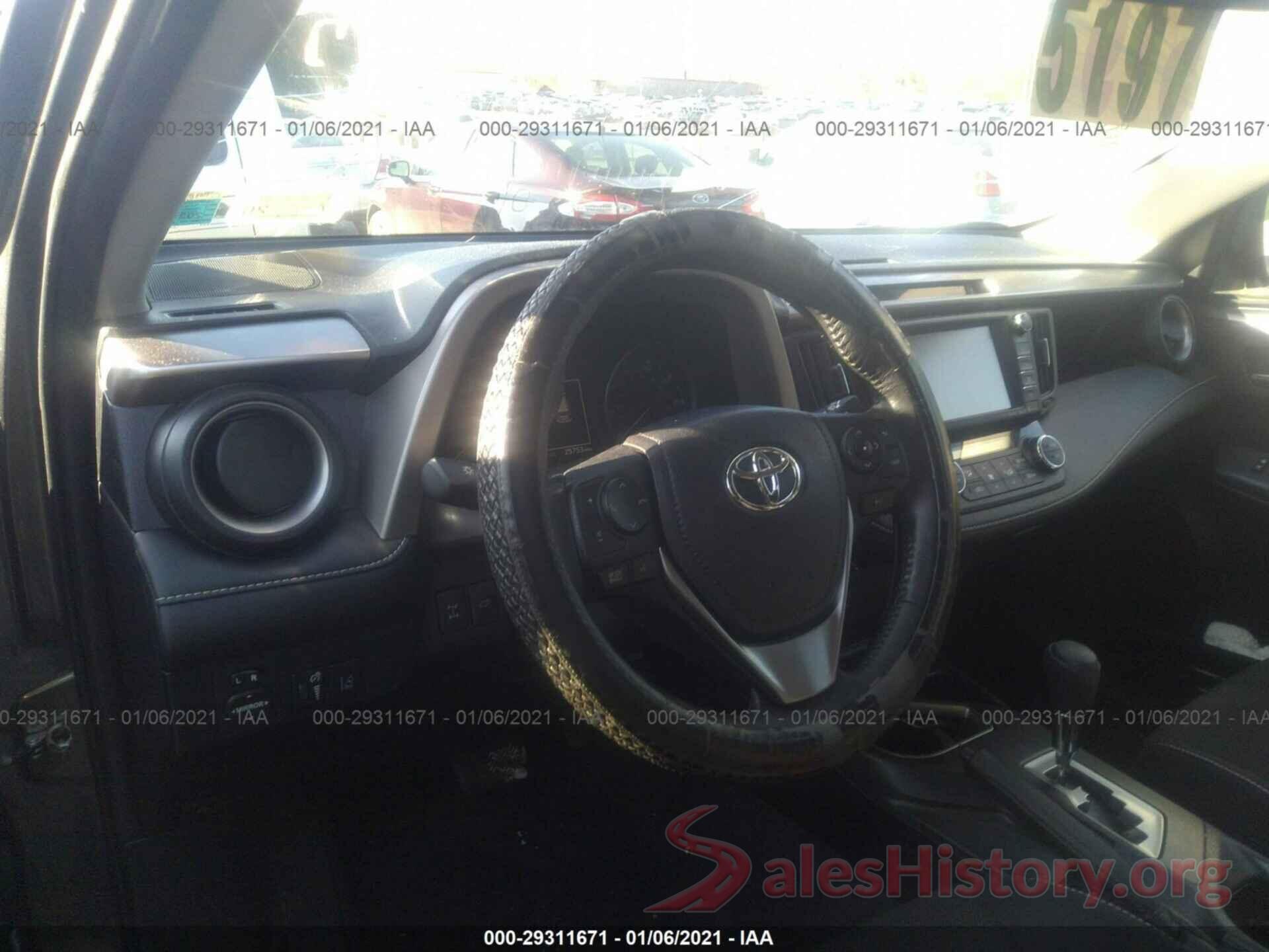 JTMRFREV1HJ174129 2017 TOYOTA RAV4