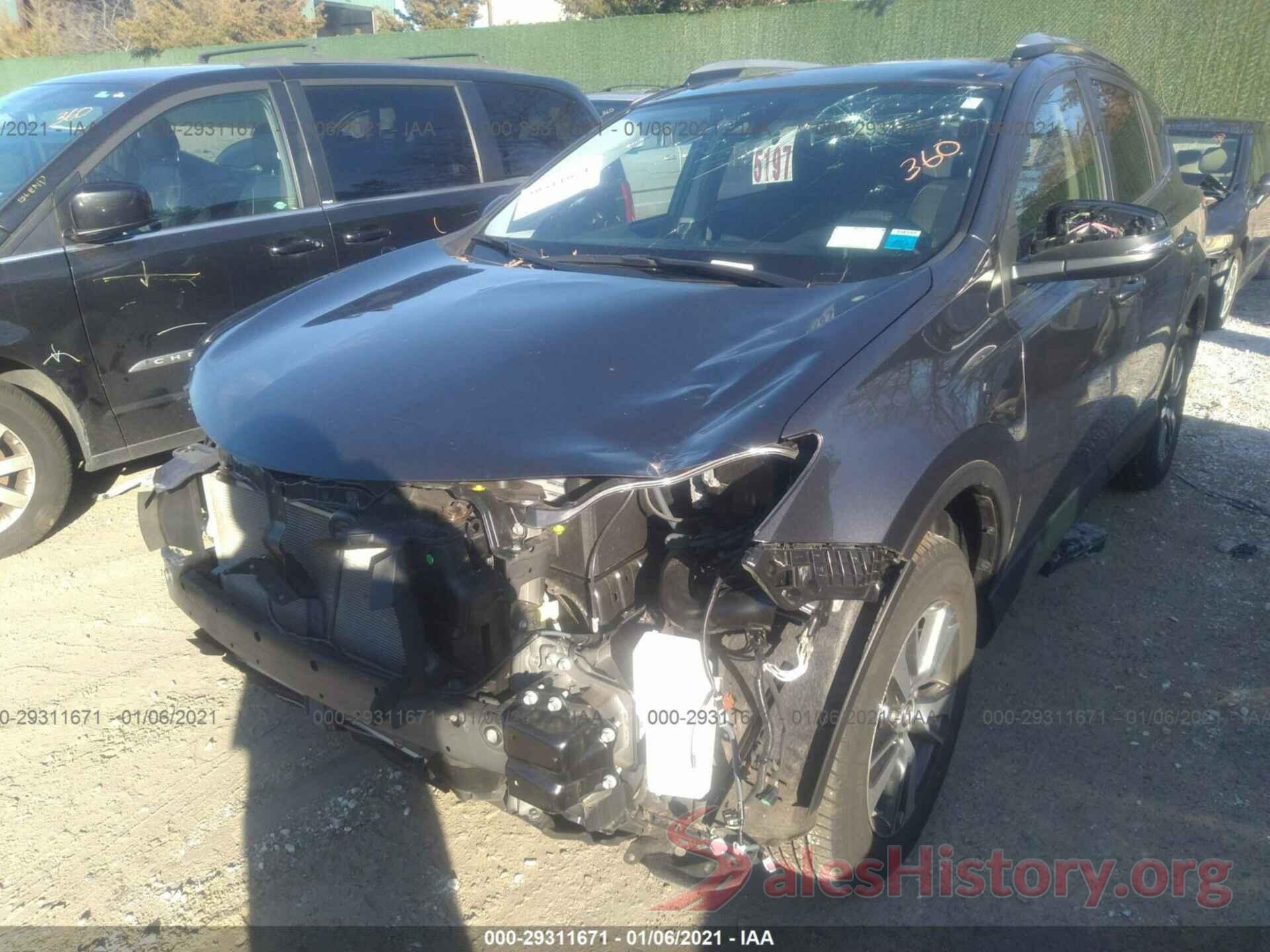 JTMRFREV1HJ174129 2017 TOYOTA RAV4