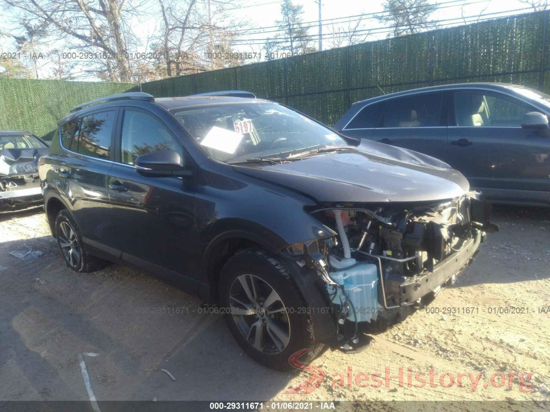 JTMRFREV1HJ174129 2017 TOYOTA RAV4