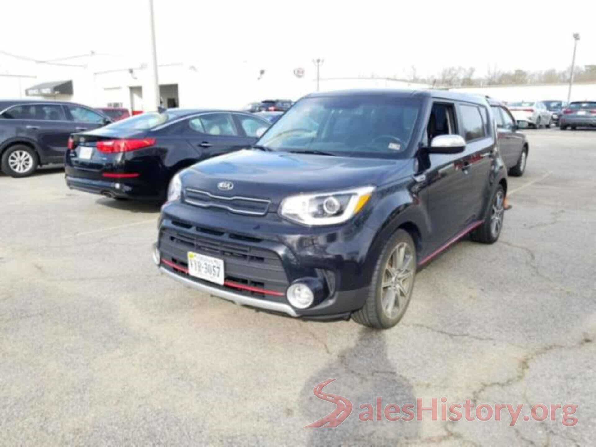 KNDJX3AA2J7897257 2018 KIA SOUL