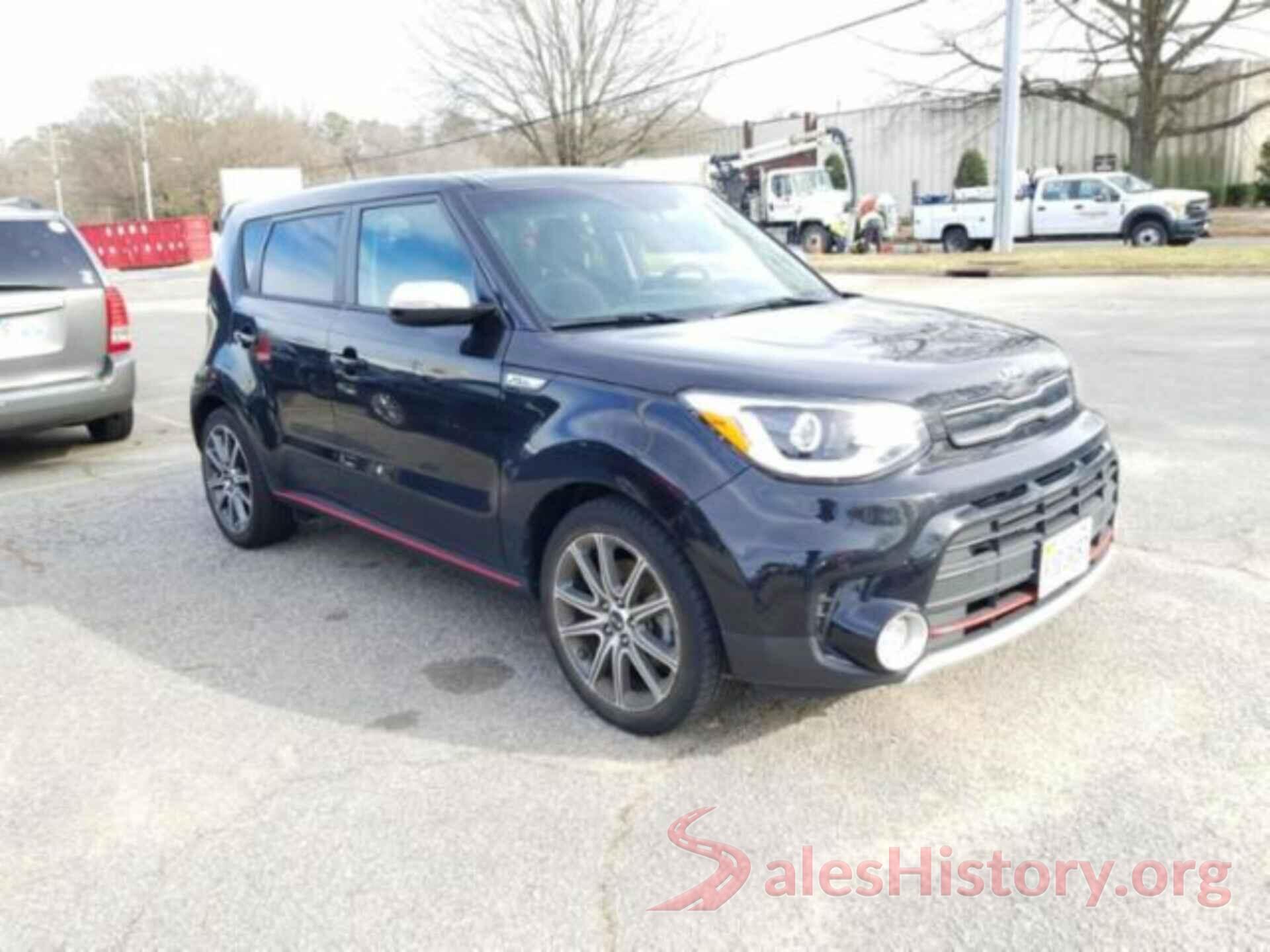 KNDJX3AA2J7897257 2018 KIA SOUL