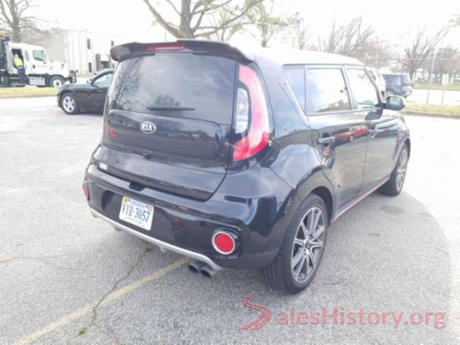 KNDJX3AA2J7897257 2018 KIA SOUL