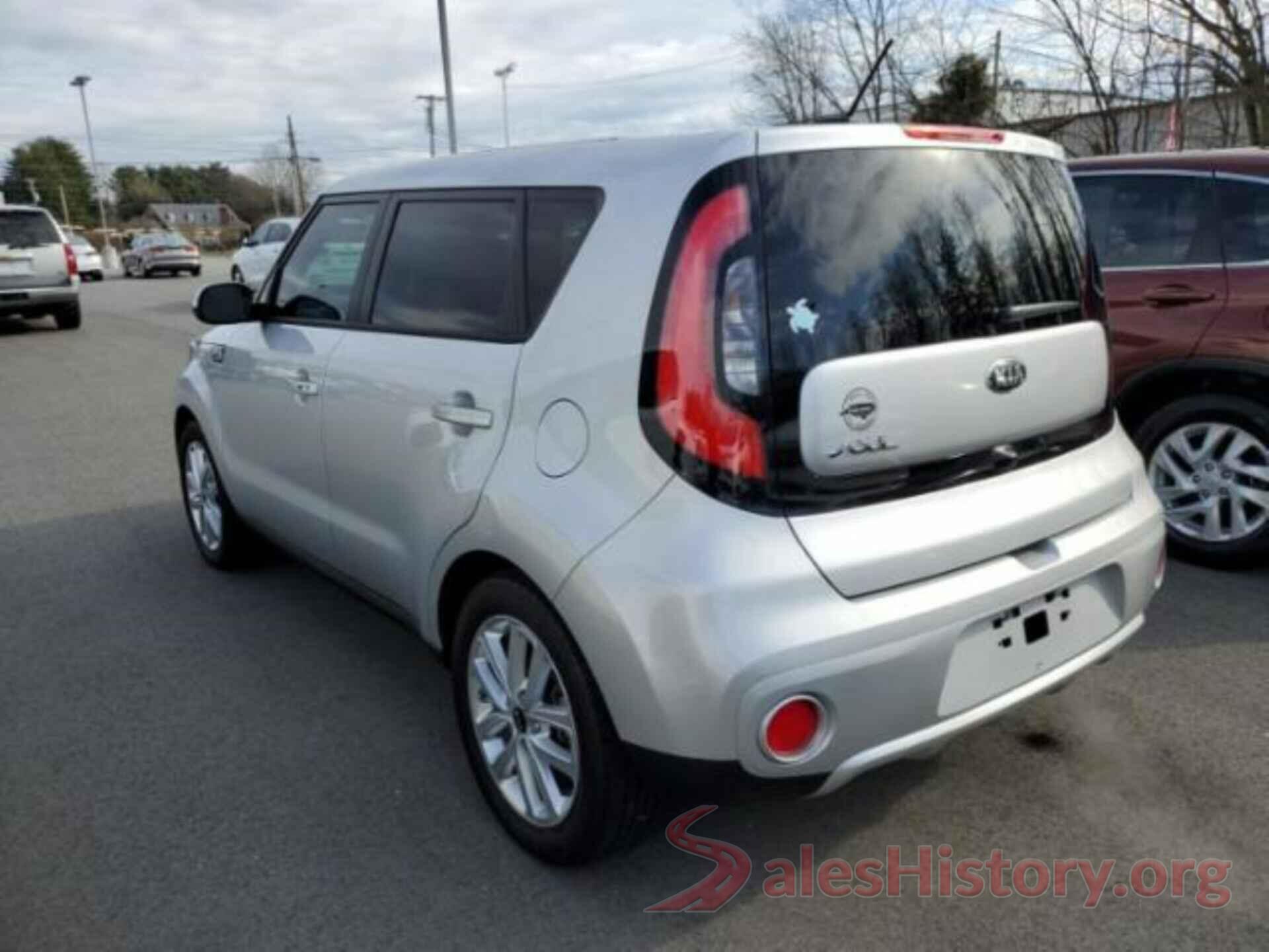 KNDJP3A55J7585100 2018 KIA SOUL