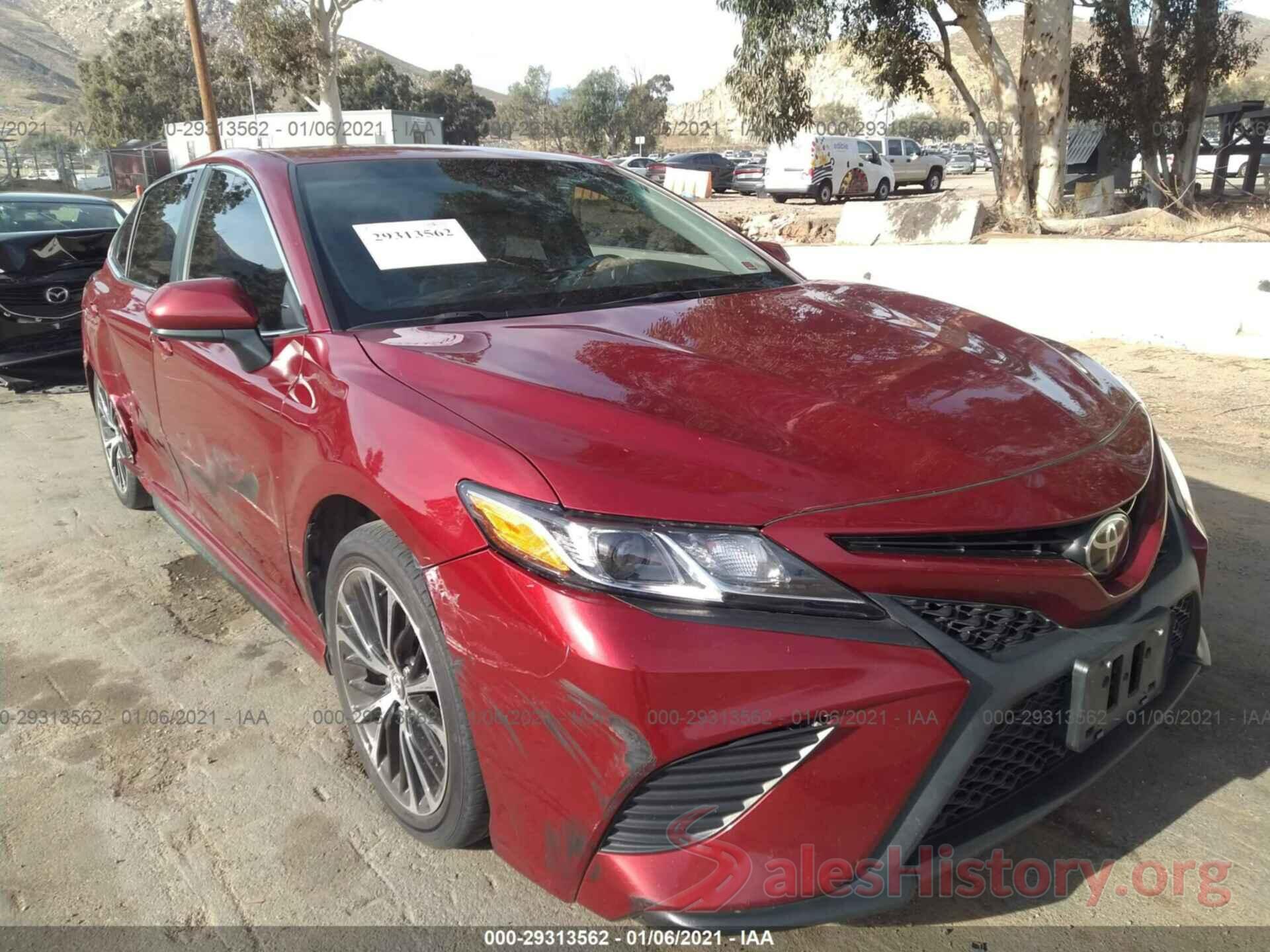 4T1B11HK1JU638300 2018 TOYOTA CAMRY