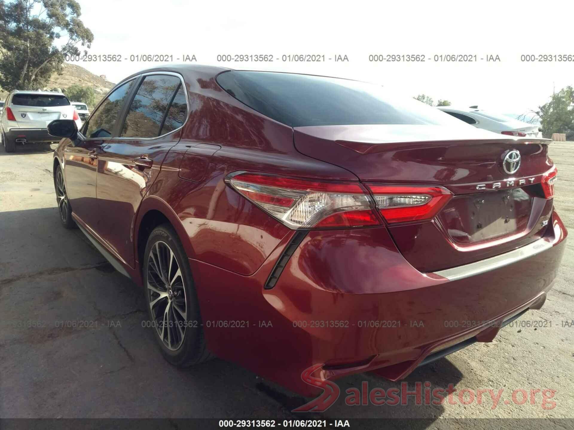 4T1B11HK1JU638300 2018 TOYOTA CAMRY