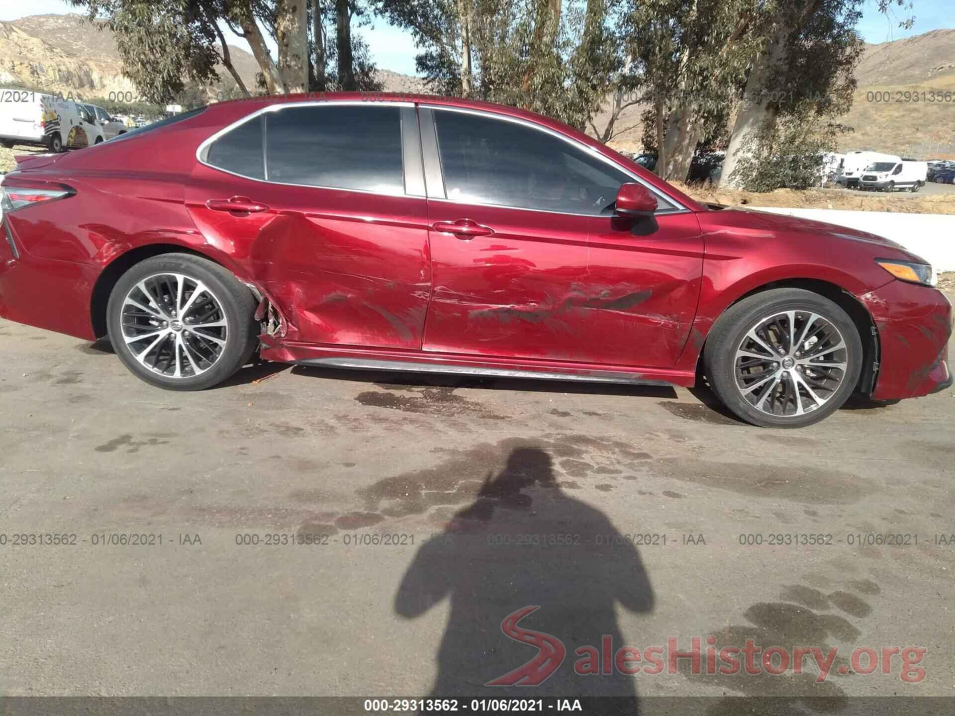 4T1B11HK1JU638300 2018 TOYOTA CAMRY